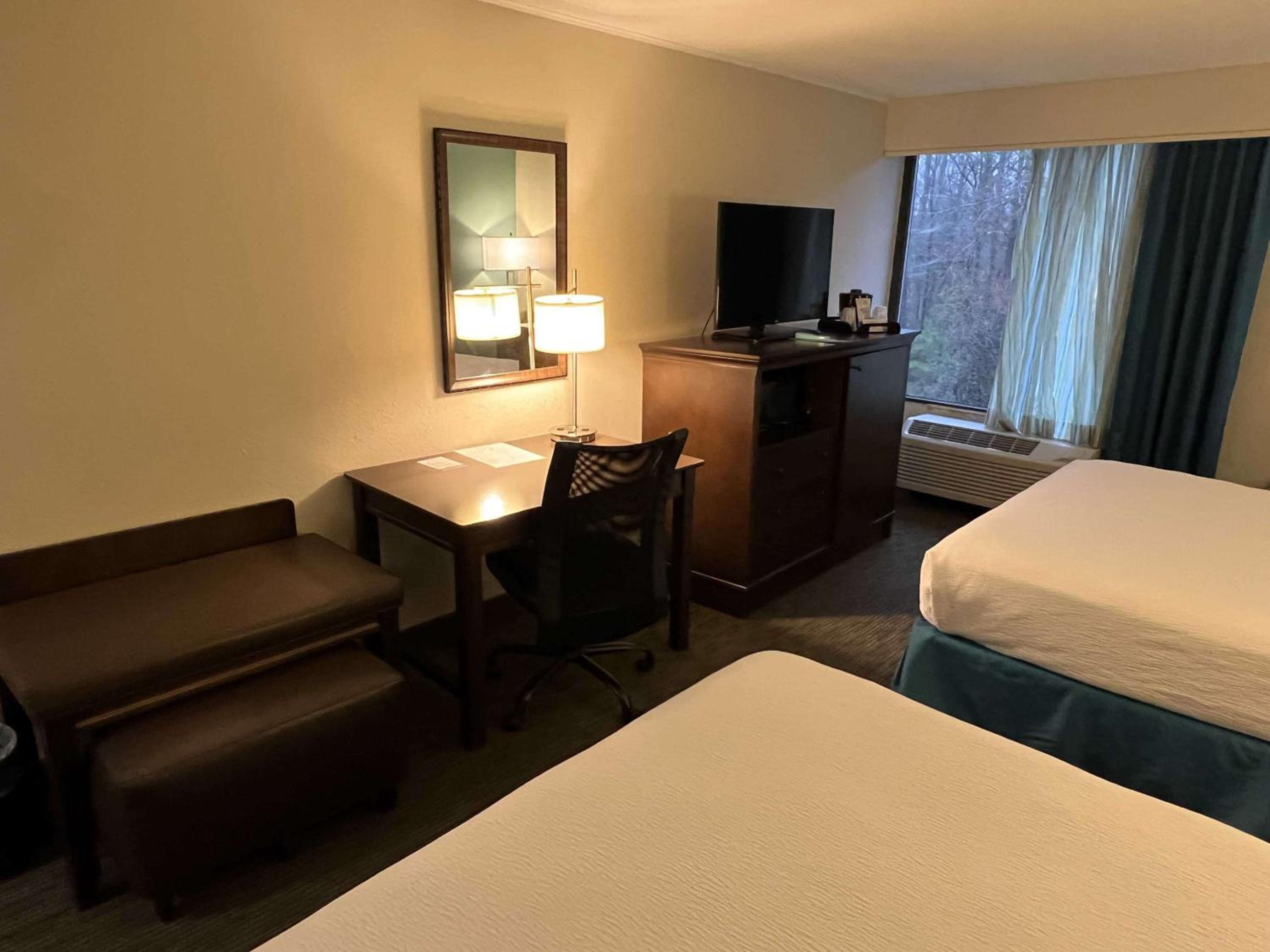Queen Room with Two Queen Beds - Non-Smoking/Pet Friendly photo 1