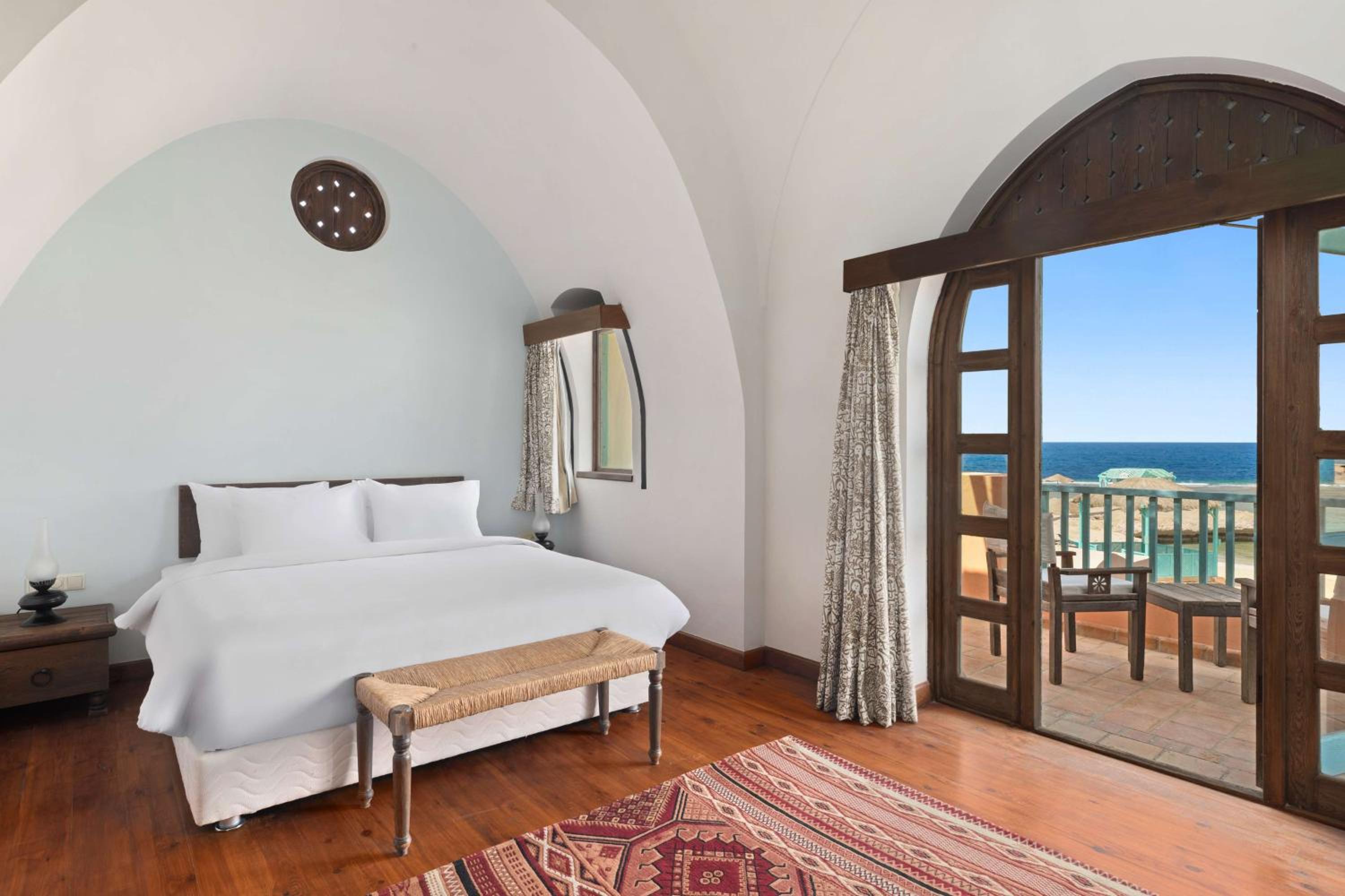 Sea View Room - Queen Bed