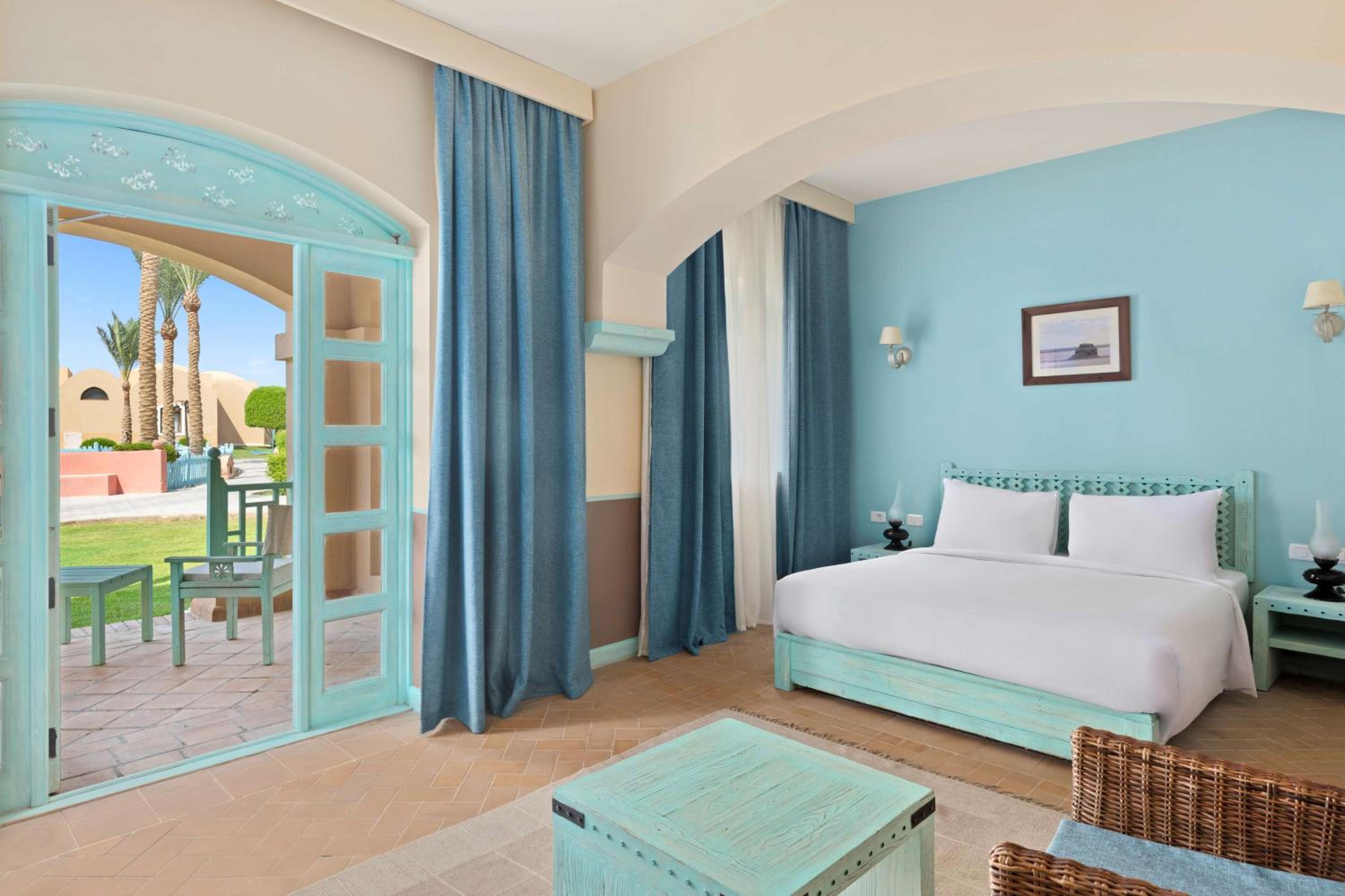 Garden View Room - Queen Bed