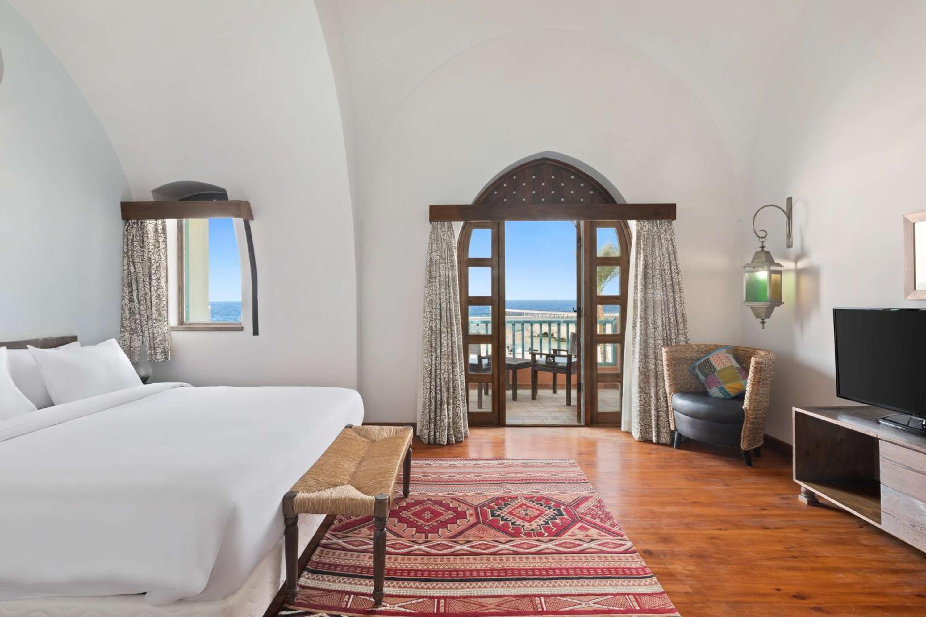 Sea View Room - Queen Bed