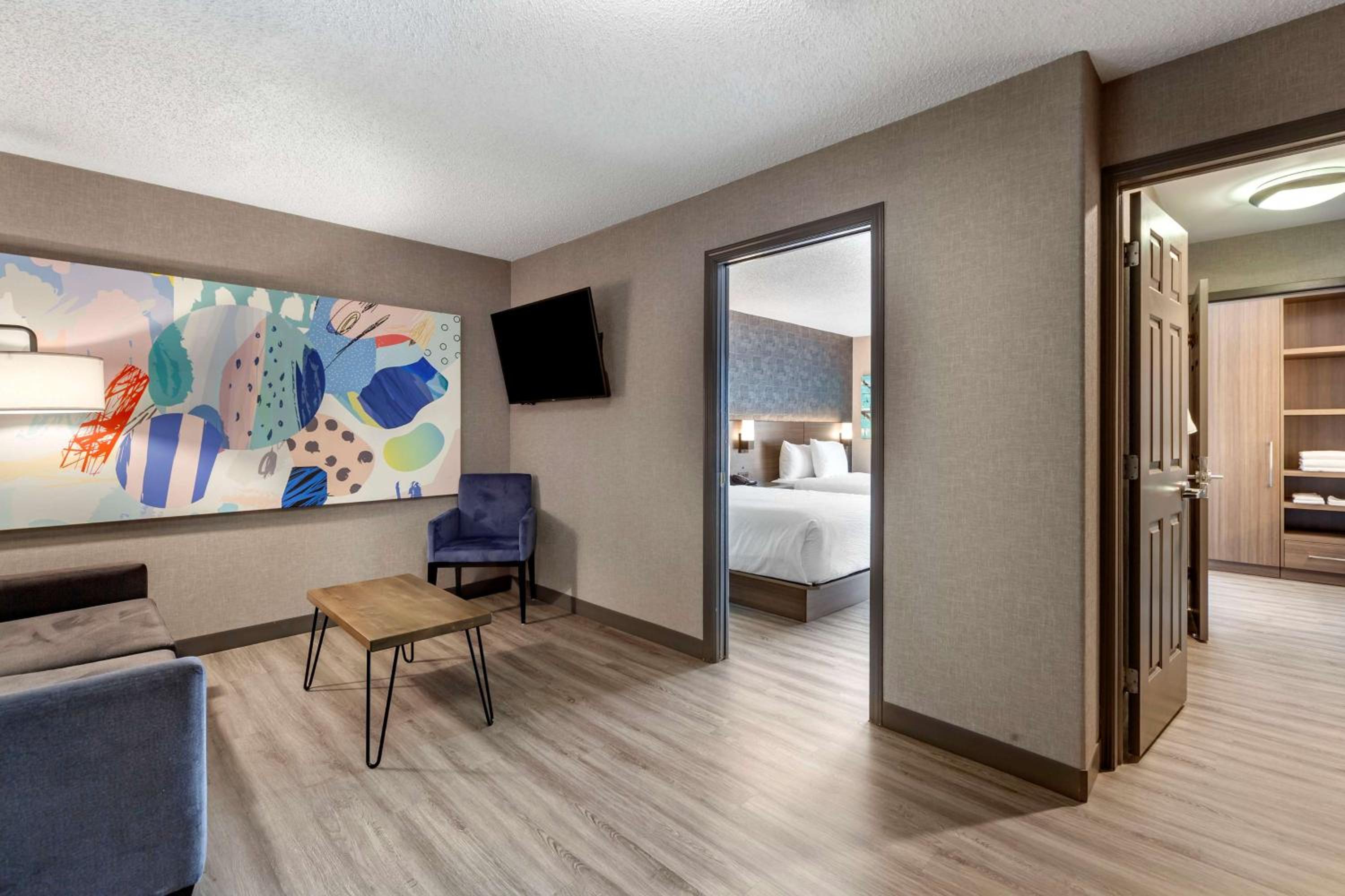 Queen Suite with Two Queen Beds and Sofa Bed - Kitchenette - Photo 1