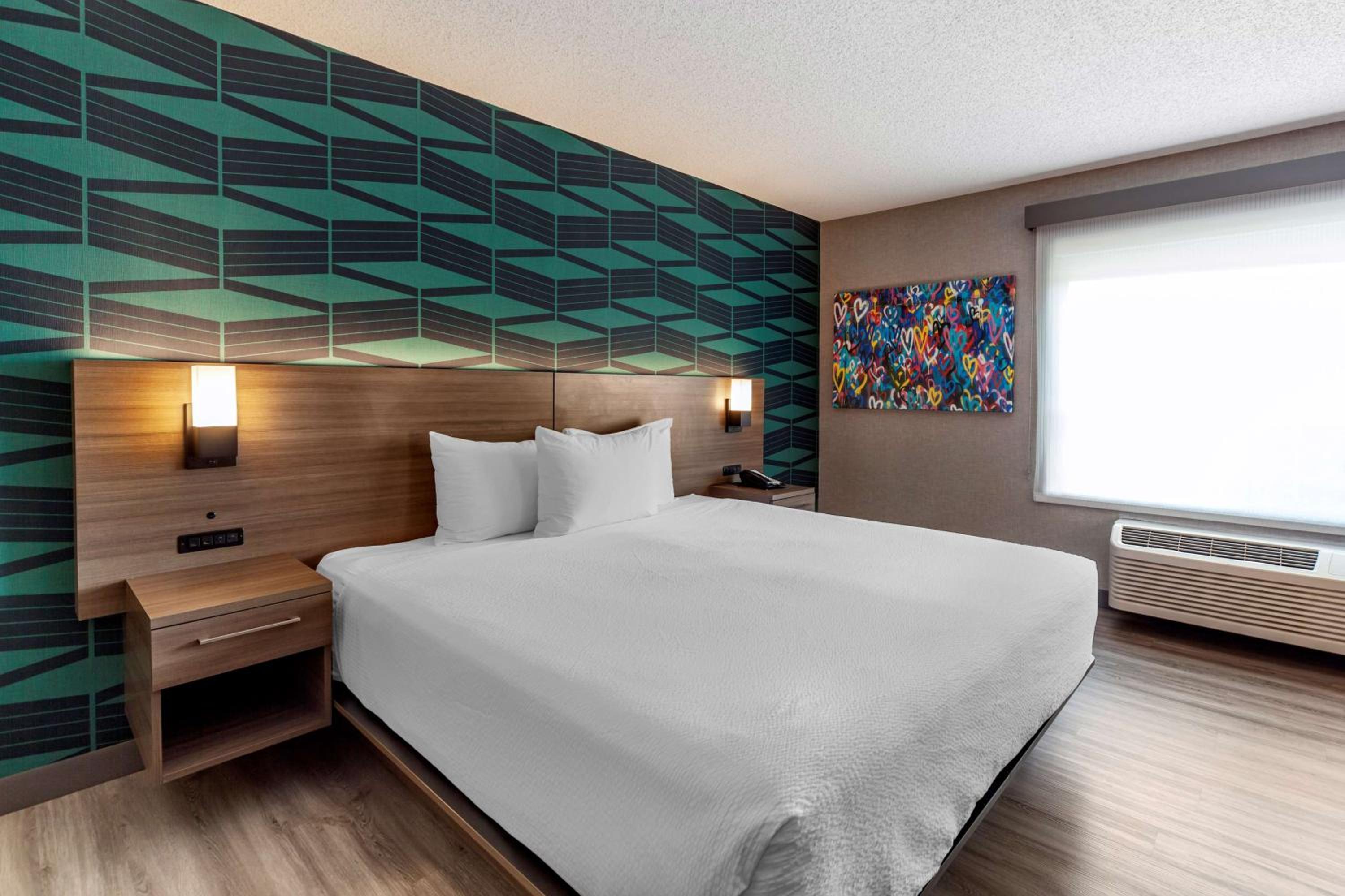 King Room - Non-Smoking - Photo 1
