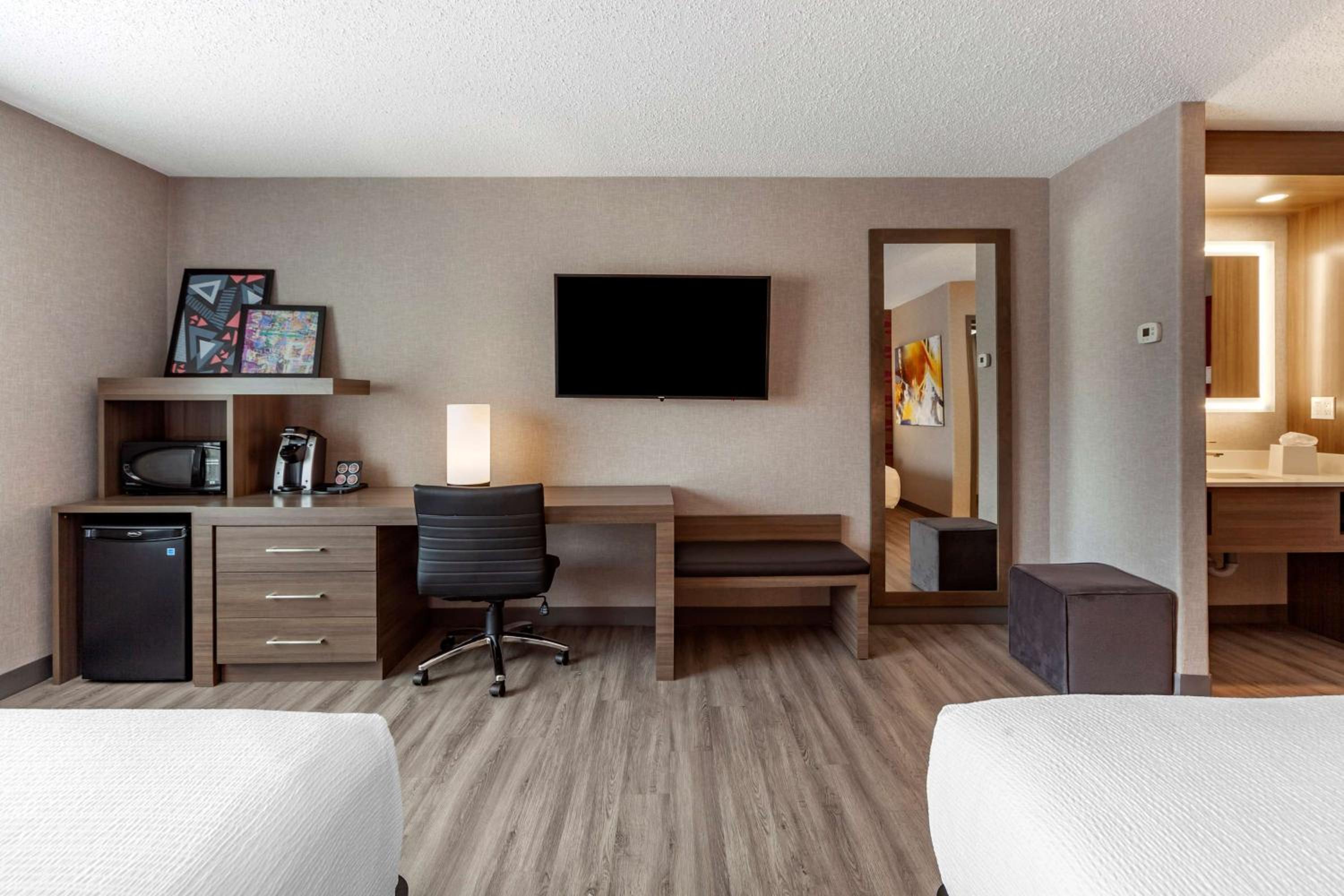 Queen Room with Two Queen Beds - Shower Only - Photo 4