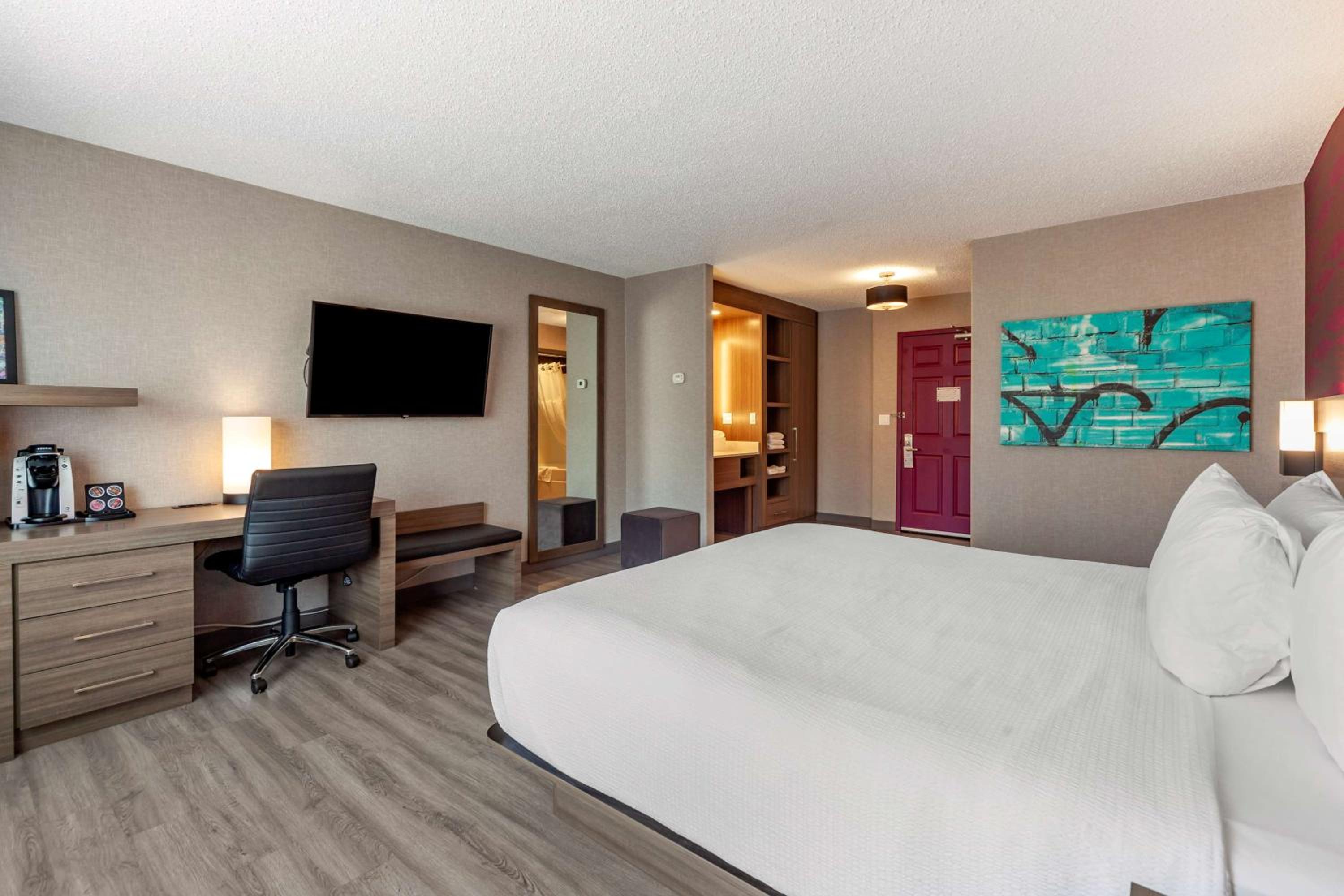King Room - Non-Smoking - Photo 3