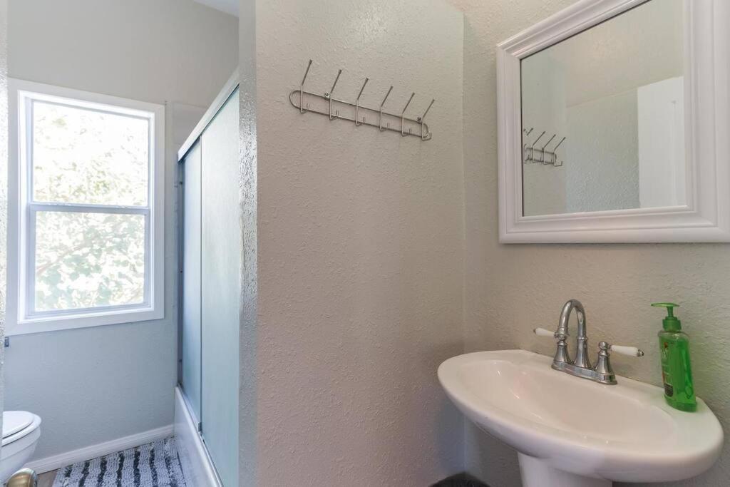 Three-Bedroom Apartment photo 2