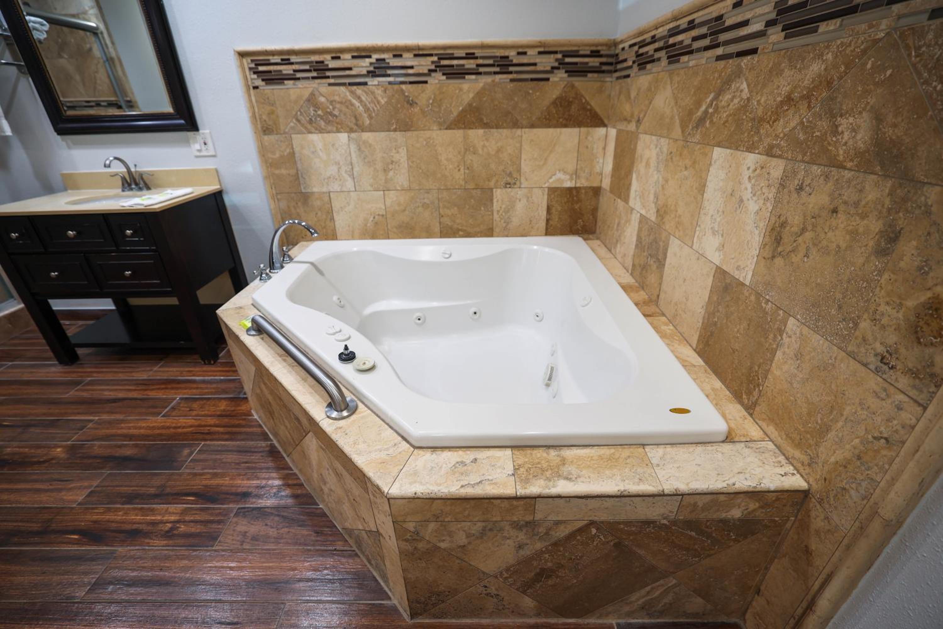 King Room with Spa Bath - Non-Smoking - Photo 9