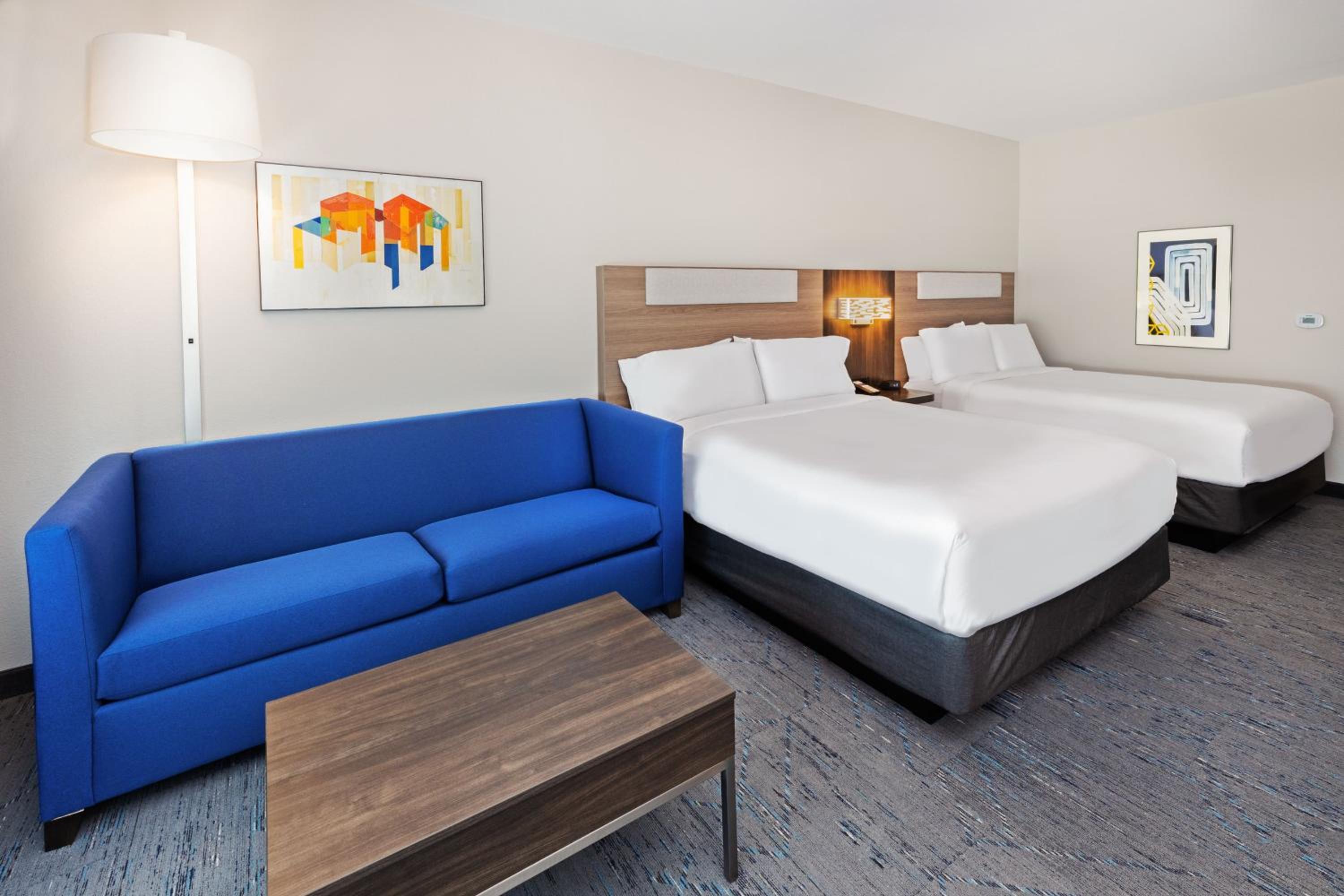 Queen Suite with Two Queen Beds - Photo 2