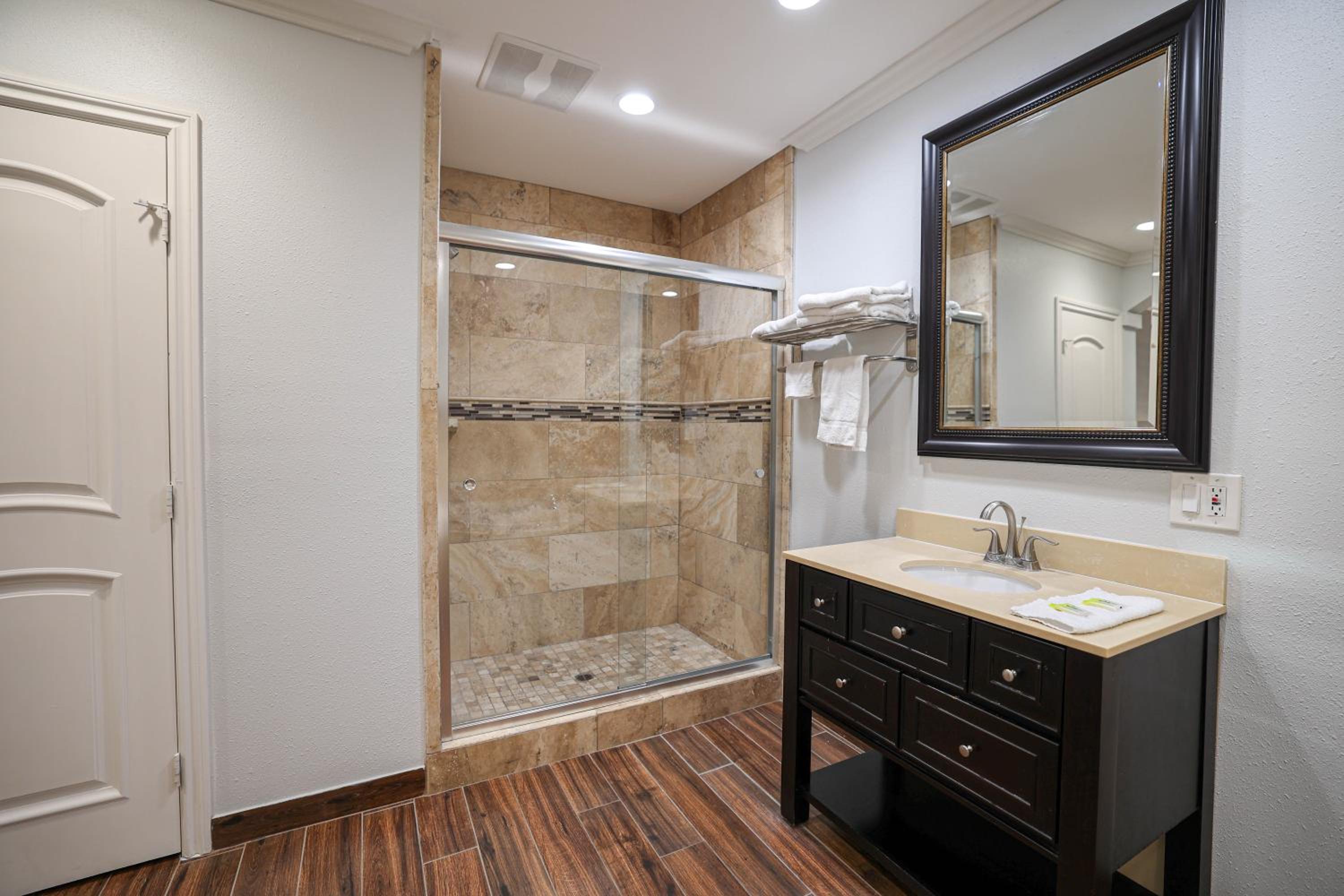King Room with Spa Bath - Non-Smoking - Photo 2