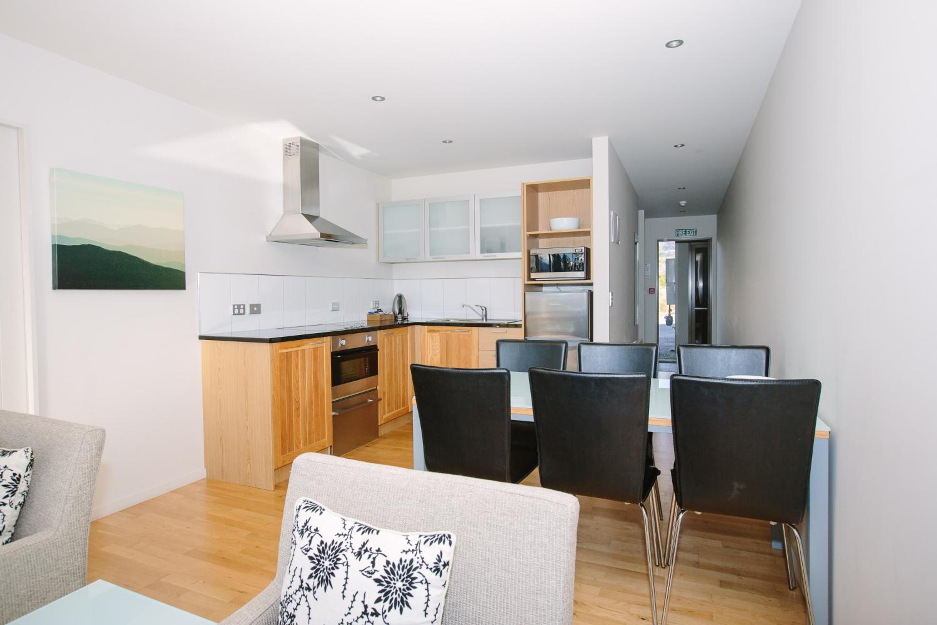 One-Bedroom Apartment - Photo 3