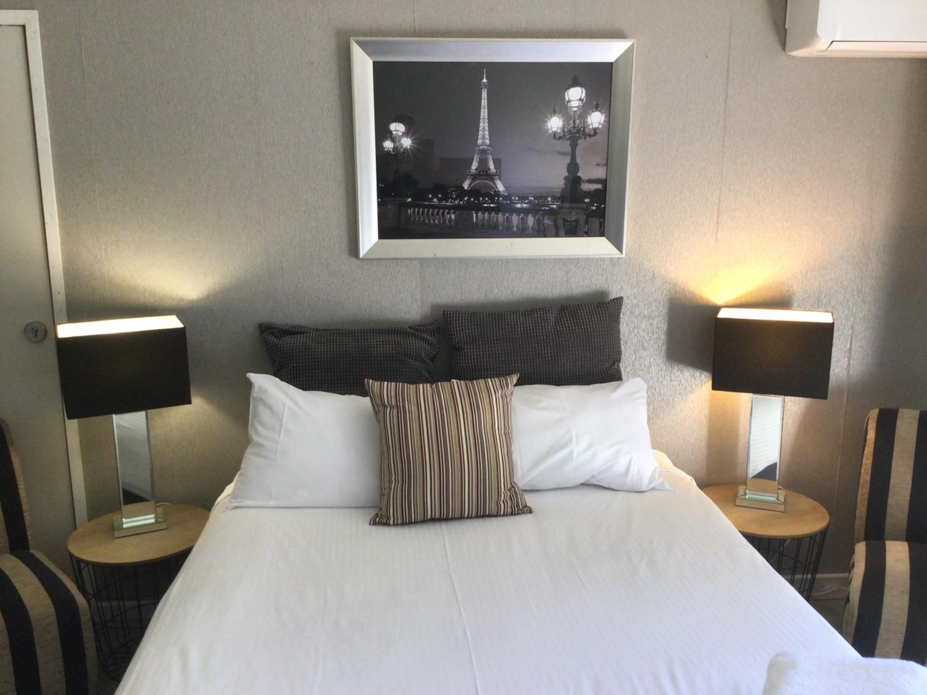 Deluxe Family Suite photo 1