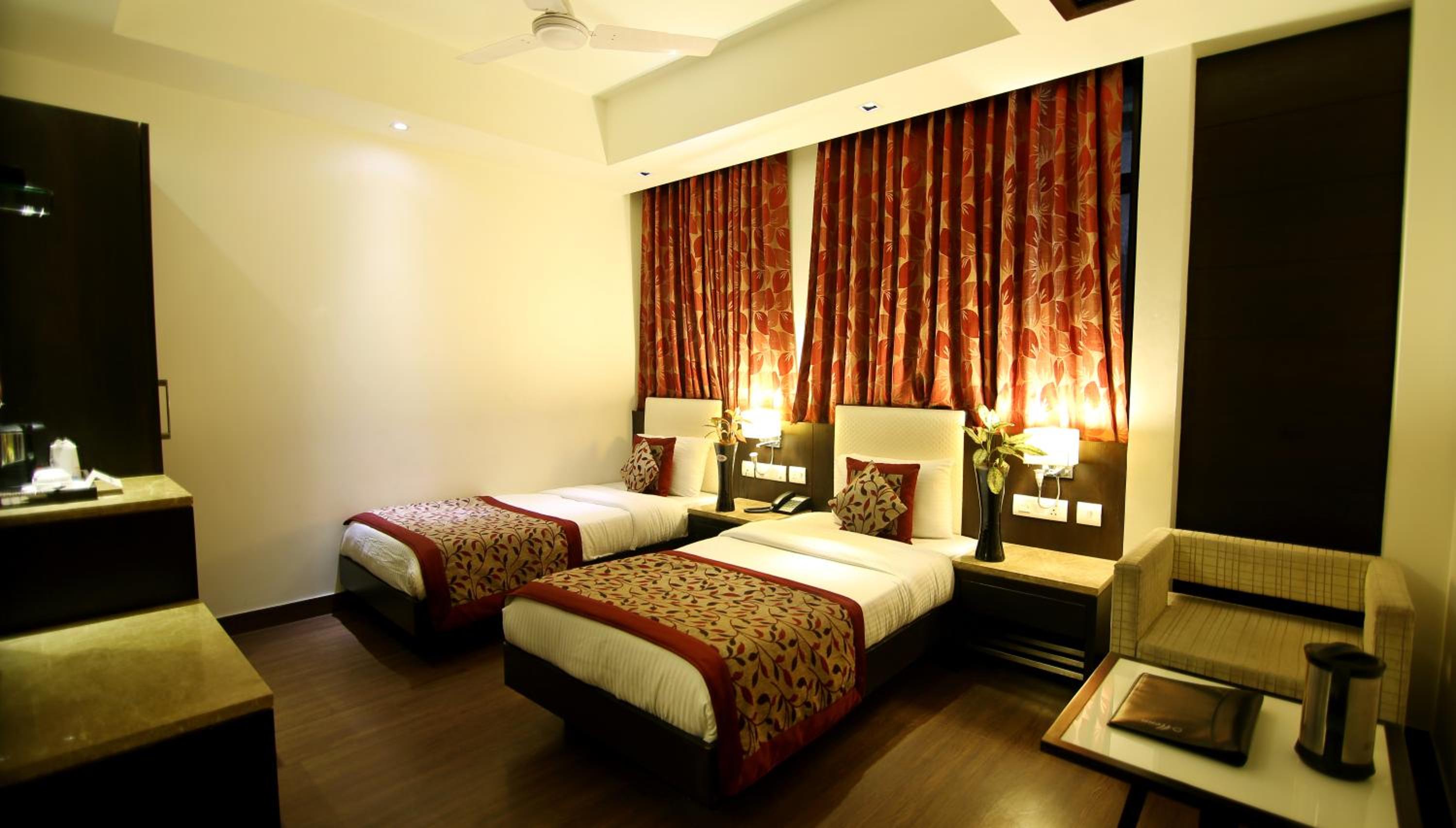 Deluxe Double or Twin Room with Free Airport Pickup photo 3