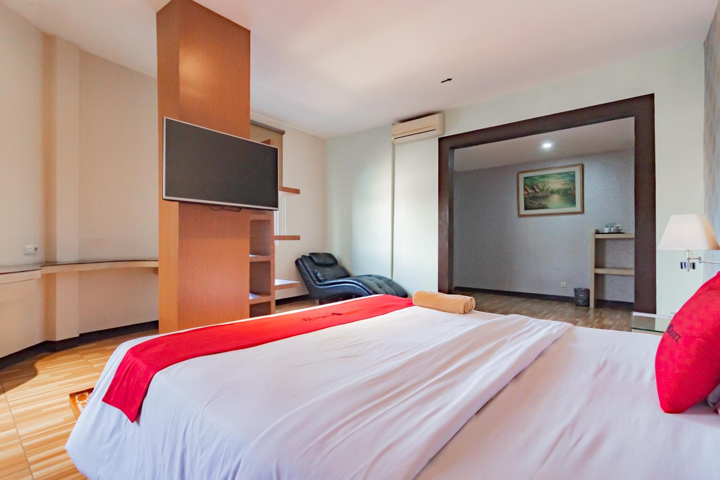 Deluxe Room - Photo 2