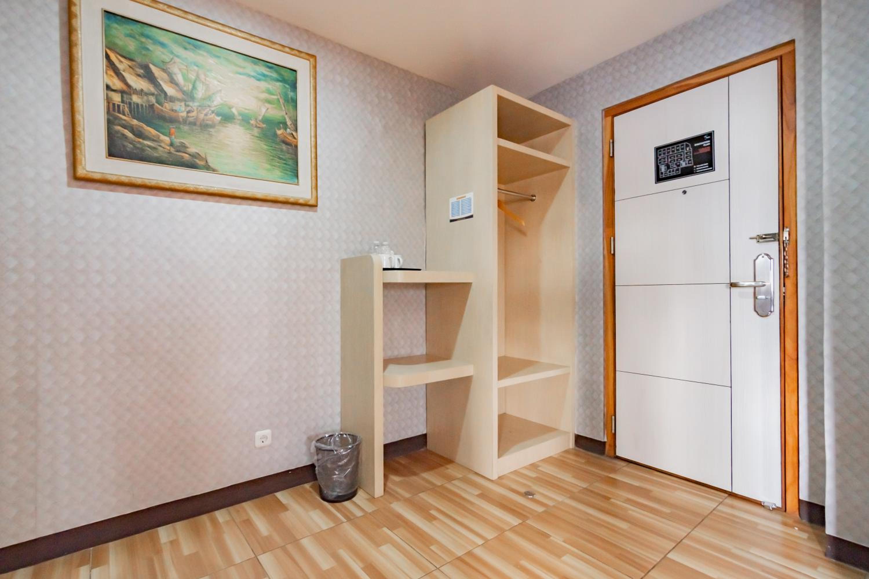 Deluxe Room - Photo 9