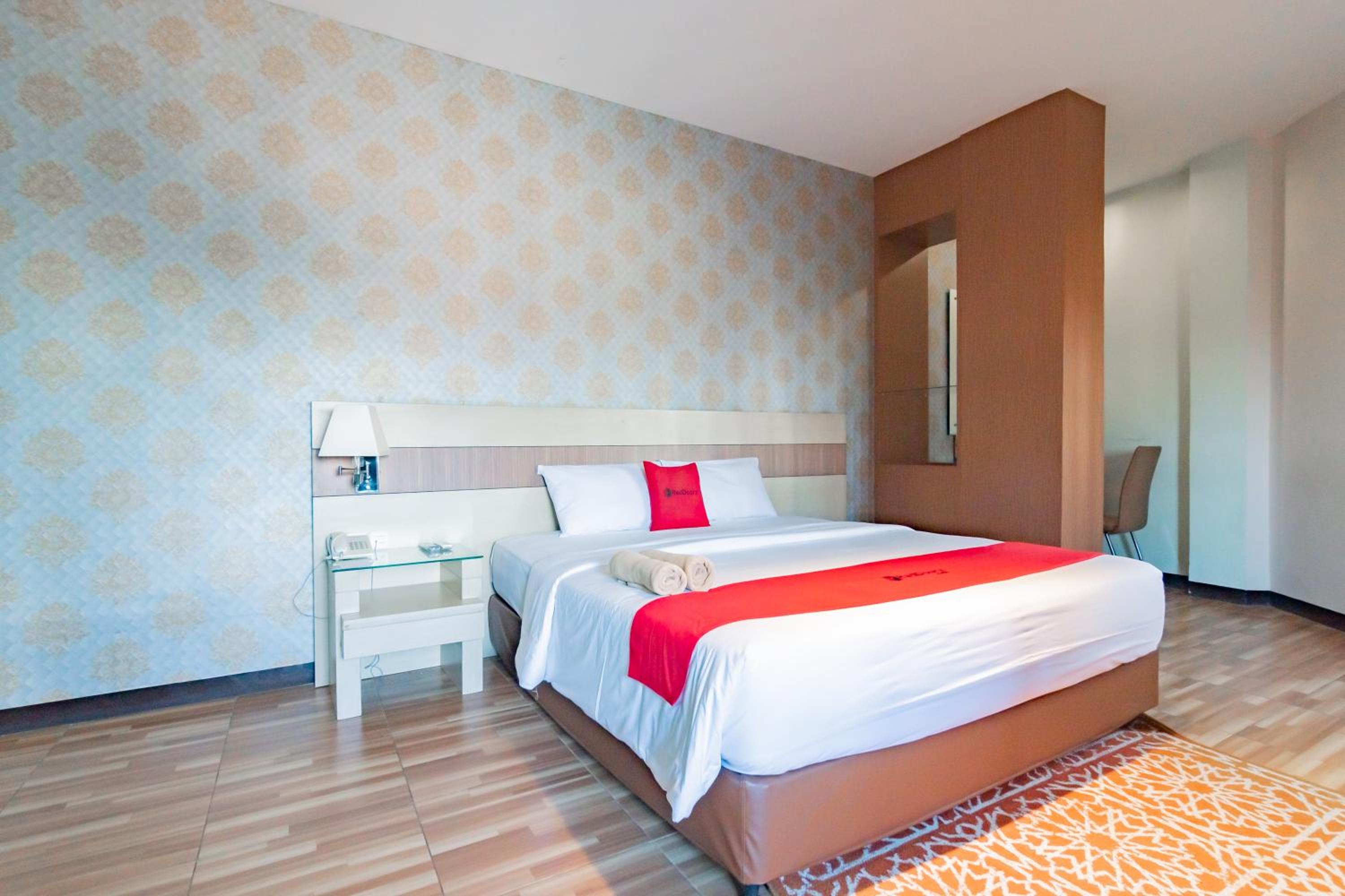 Deluxe Room - Photo 5