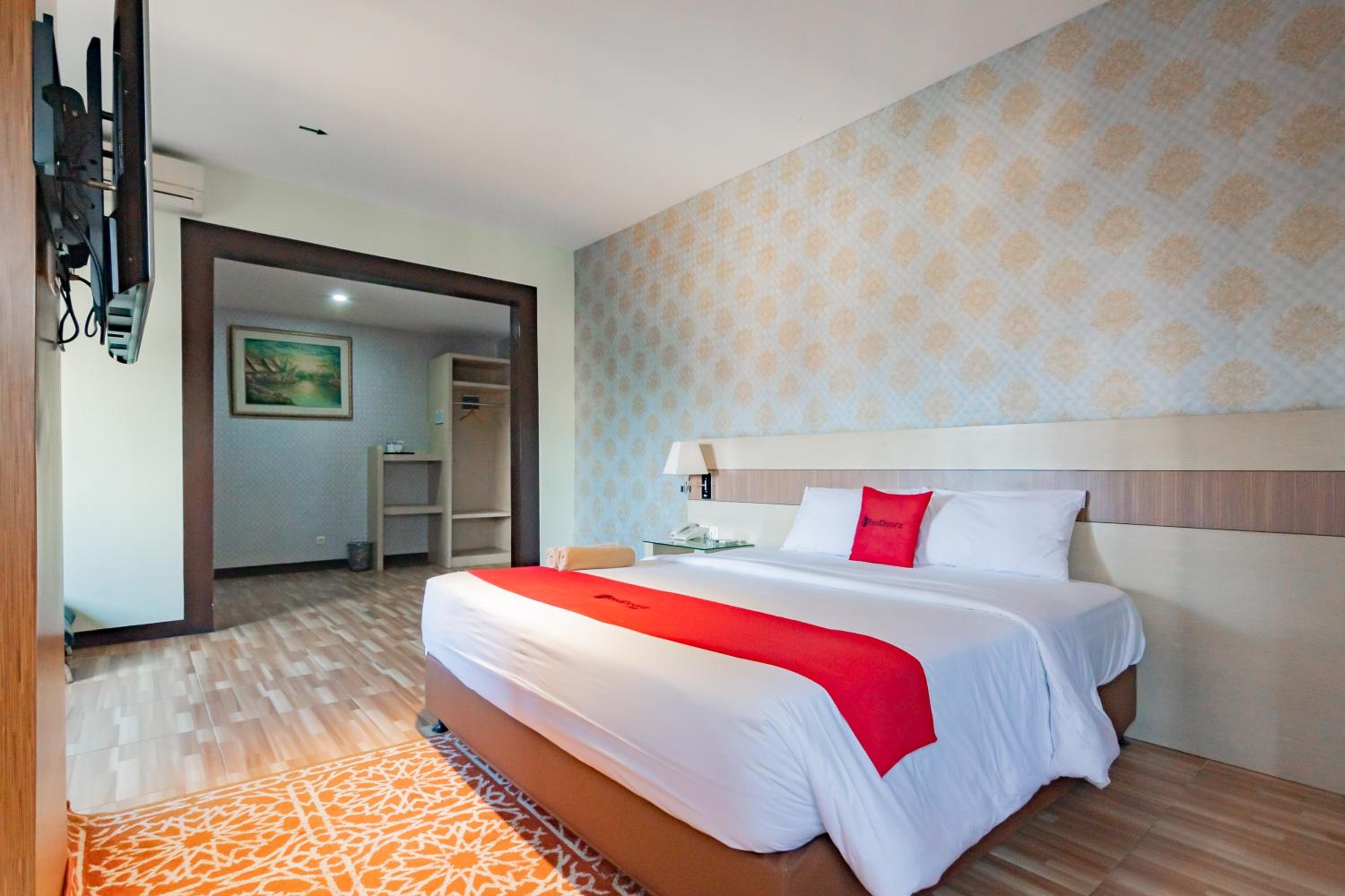 Deluxe Room - Photo 1