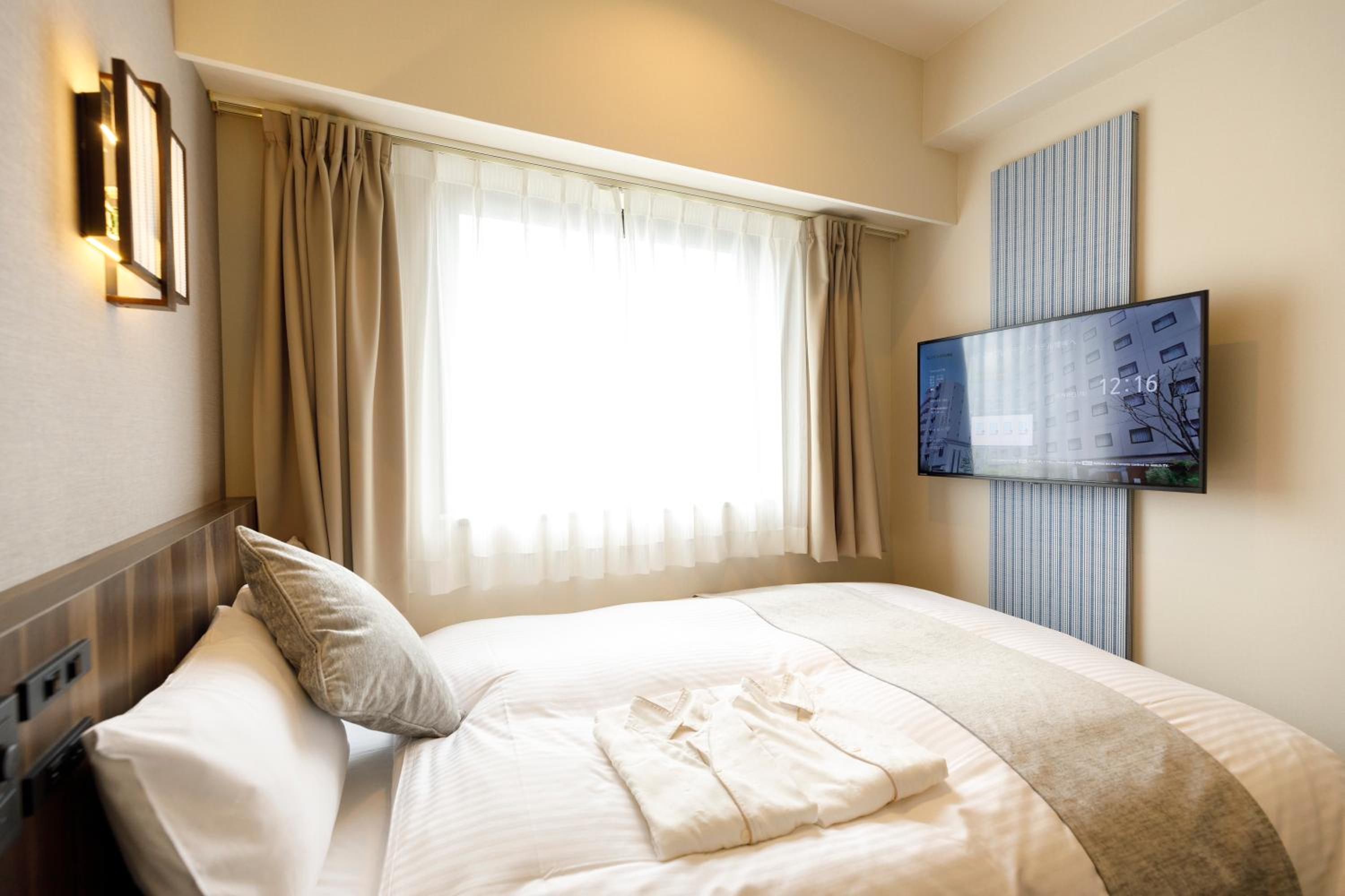 Double Room - Non-Smoking  - Photo 11