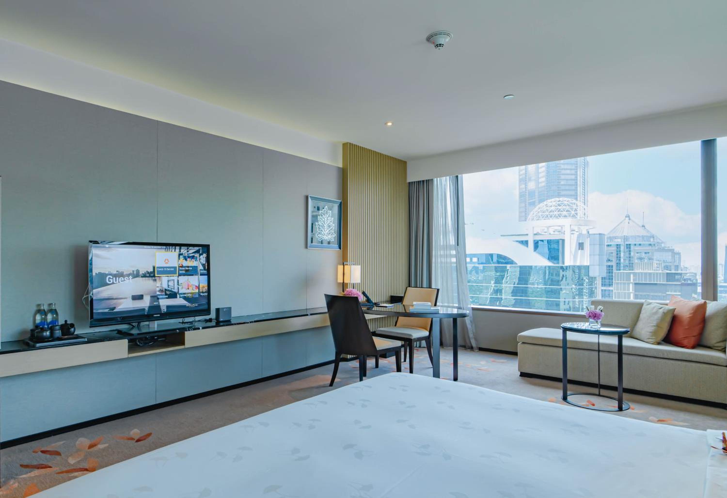 Deluxe Corner Twin room with panoramic view Deluxe Corner Twin room with panoramic view