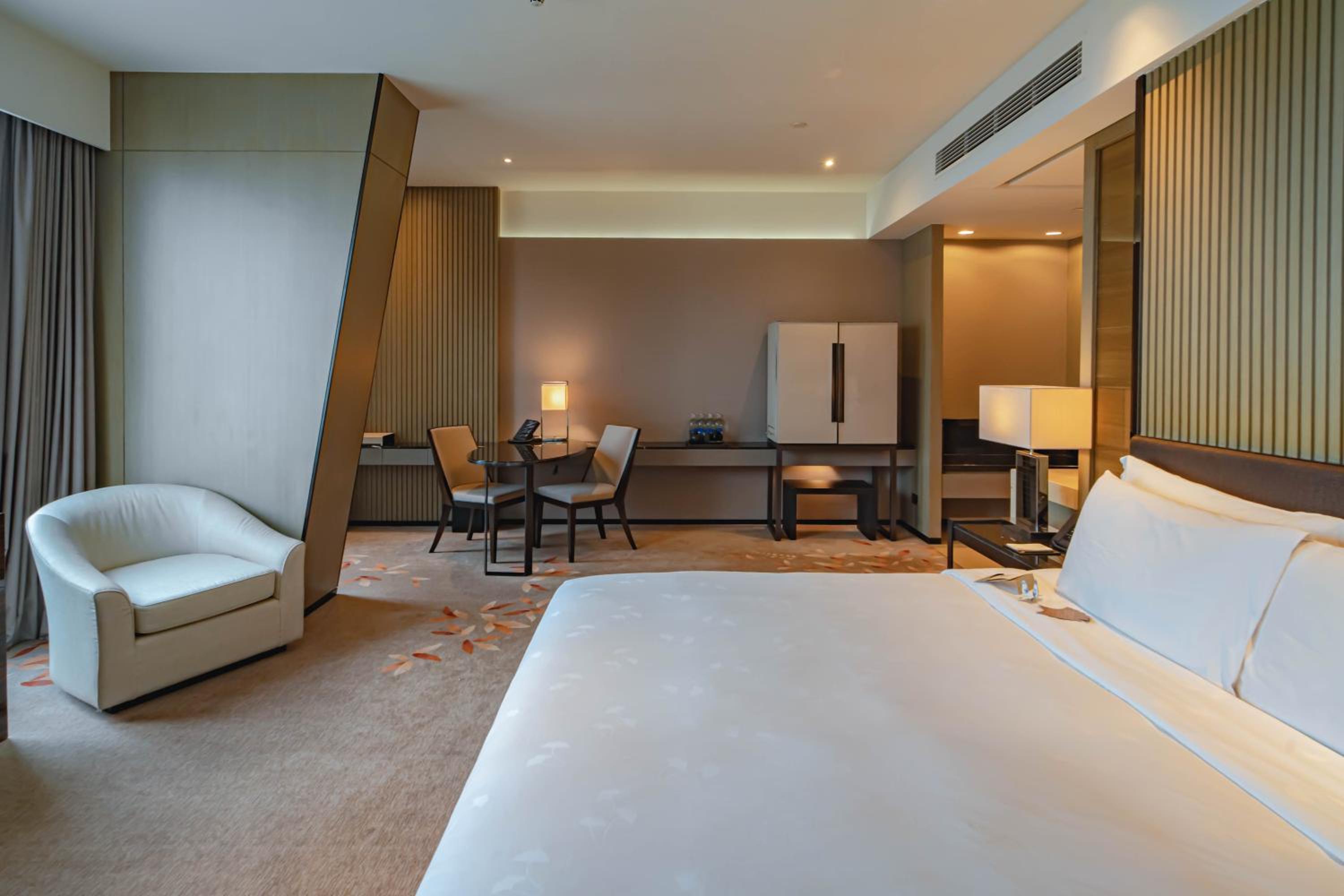 Premier Club – Club Lounge access Premier Club – Club Lounge access