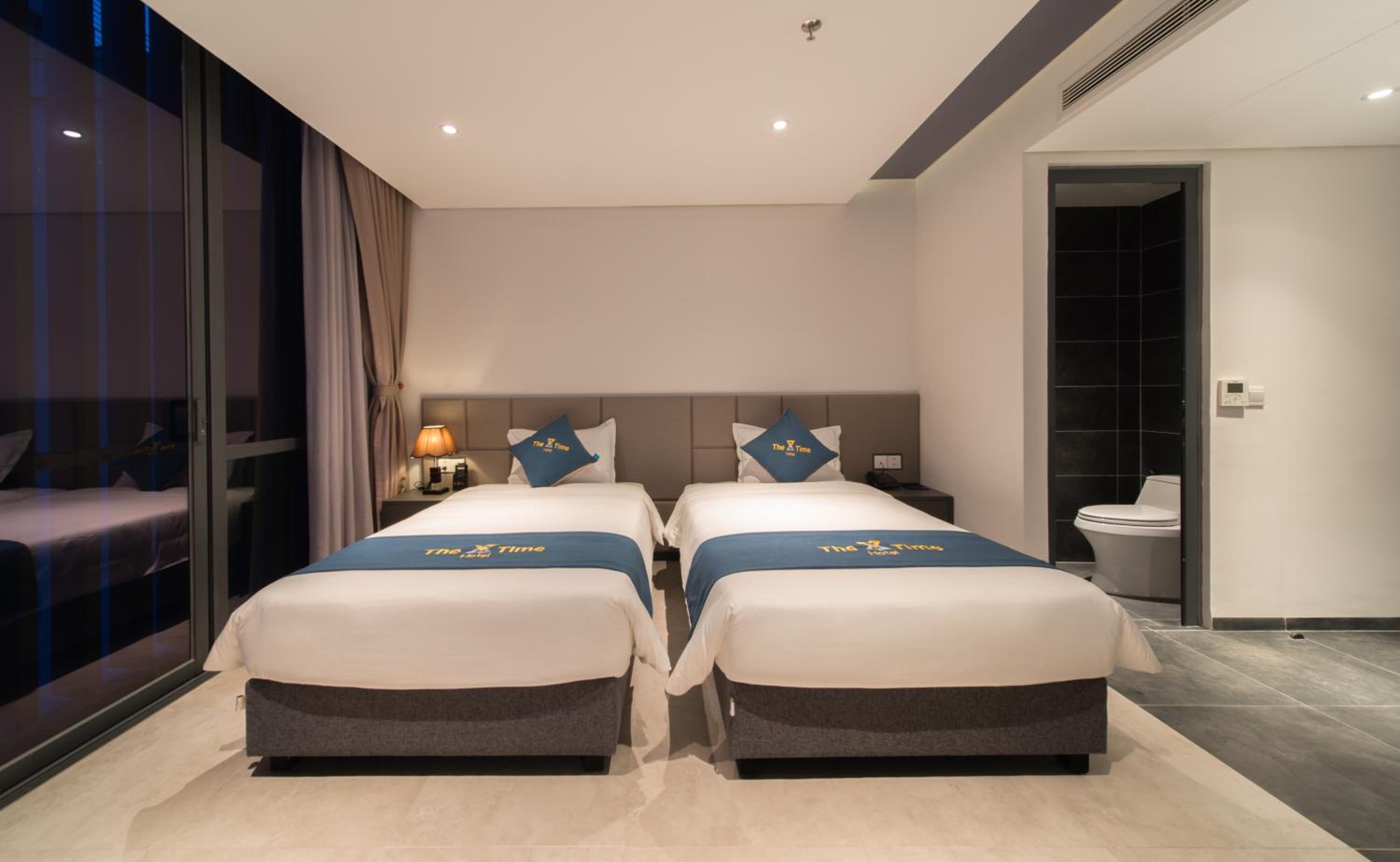 Double or Twin Room with City View - Photo 10