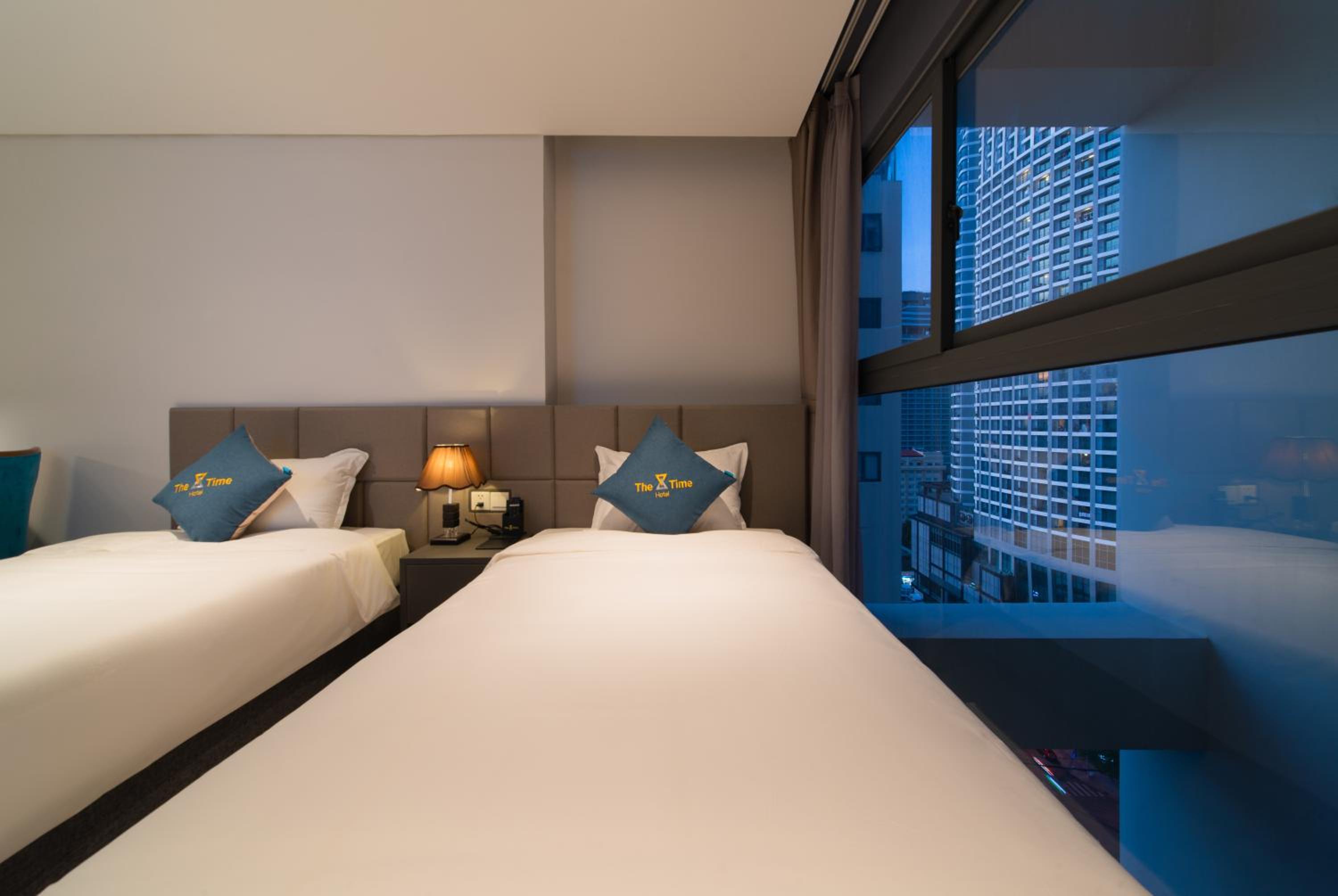 Deluxe Double or Twin Room with City View - Photo 12