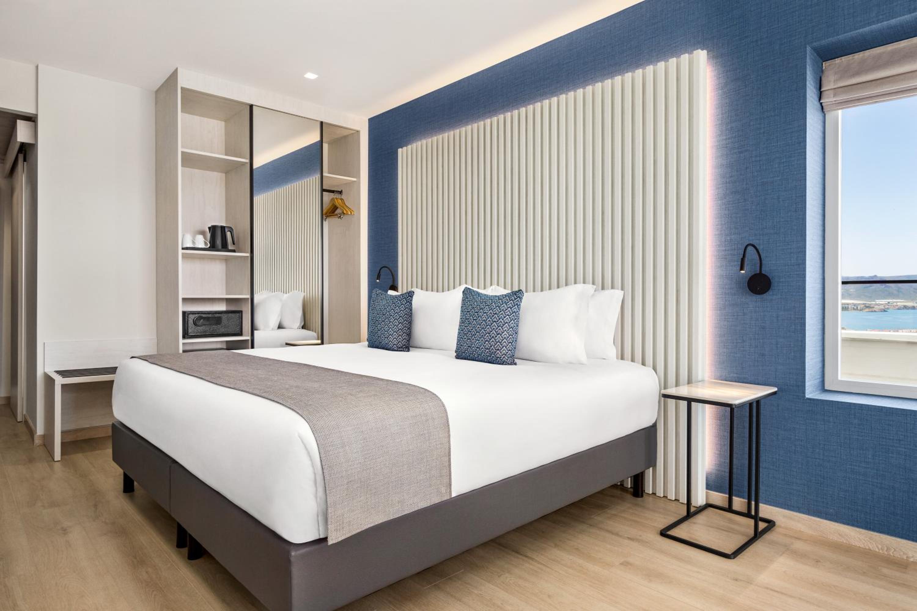 Premium Deluxe Room with Sea View - Photo 1