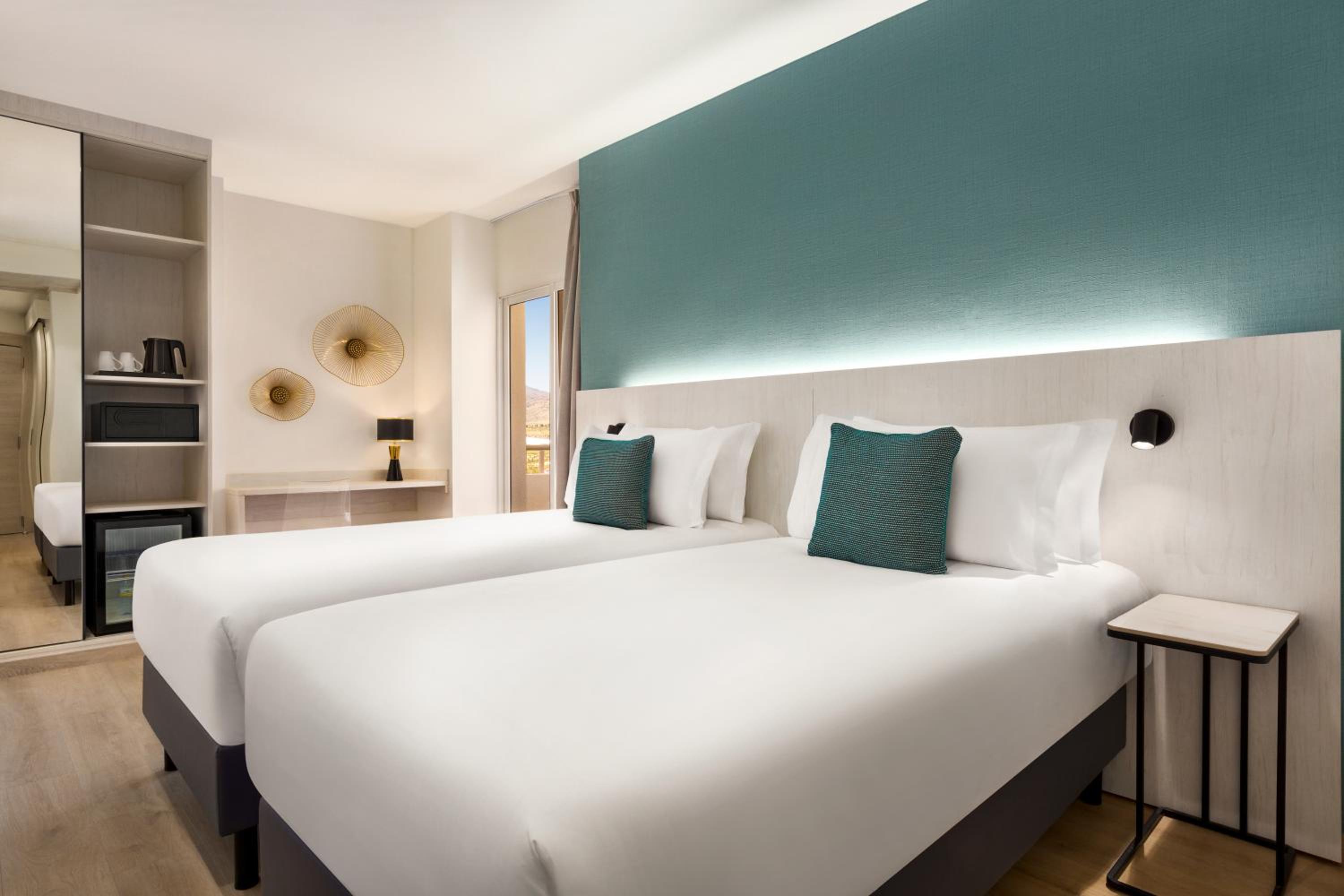 Single Beds, Deluxe Room, Mountain view - Photo 1