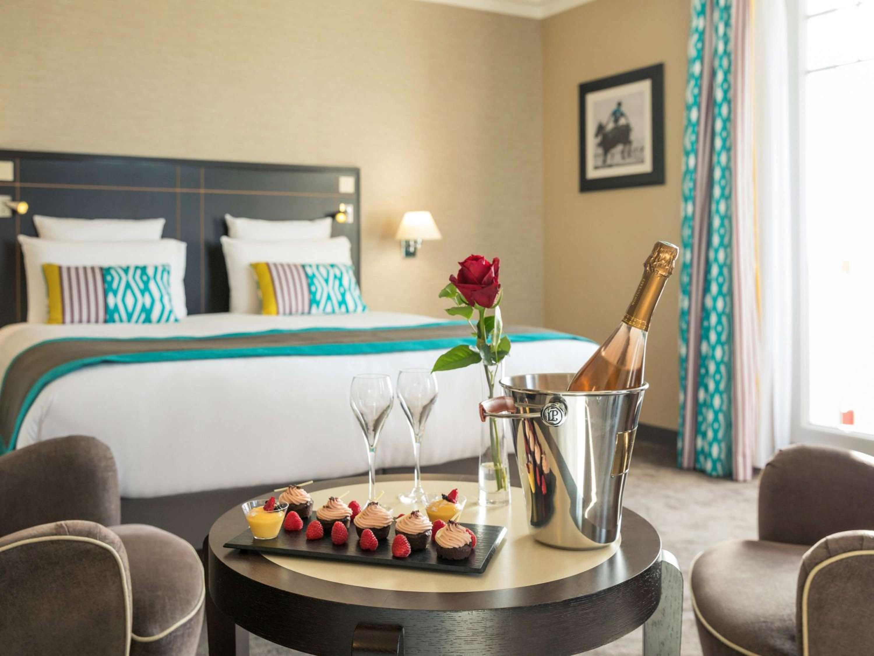 Junior Suite with One Double Bed or Twin Beds - Seafront - Photo 5