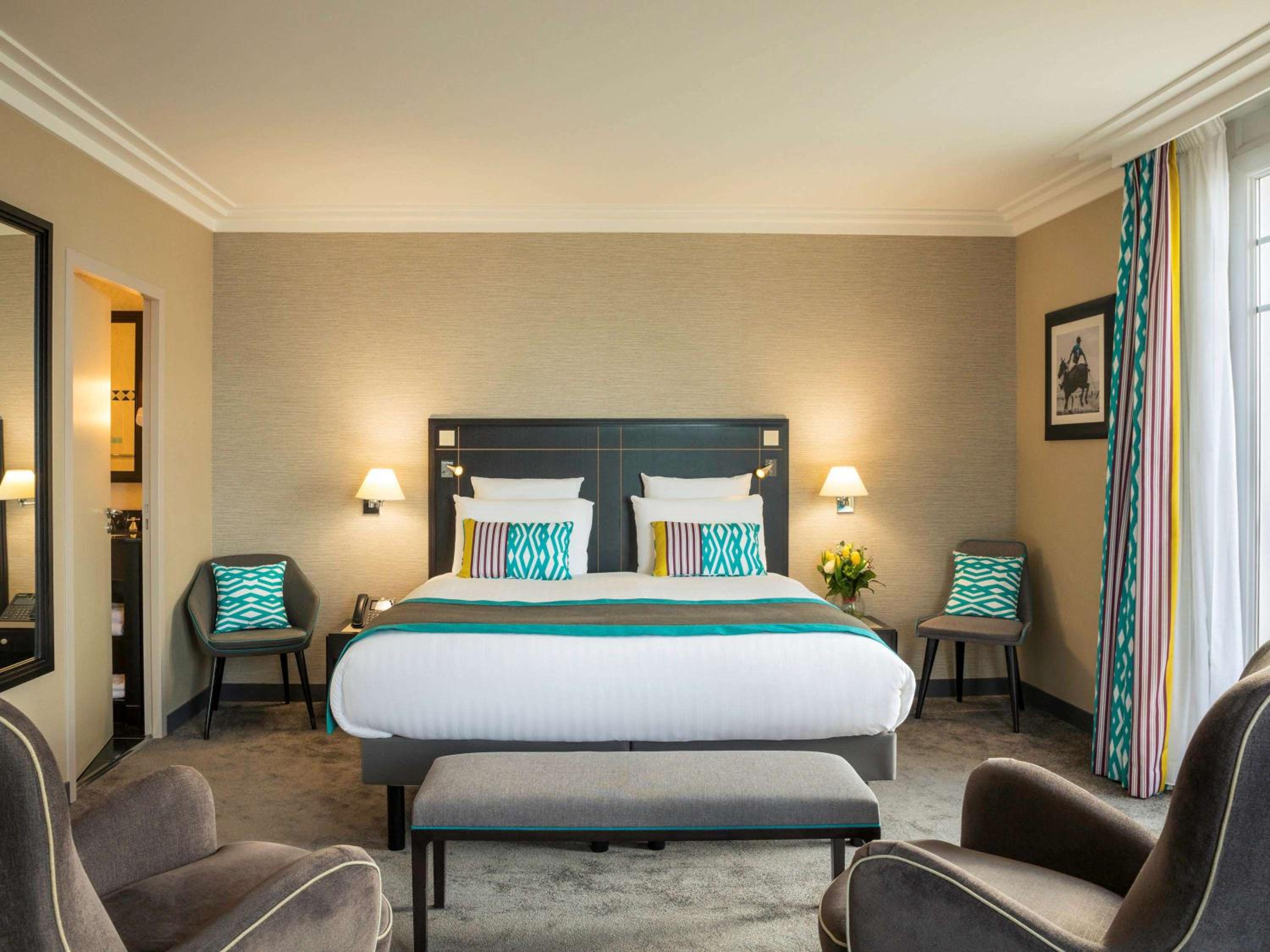 Junior Suite with One Double Bed or Twin Beds - Seafront - Photo 2