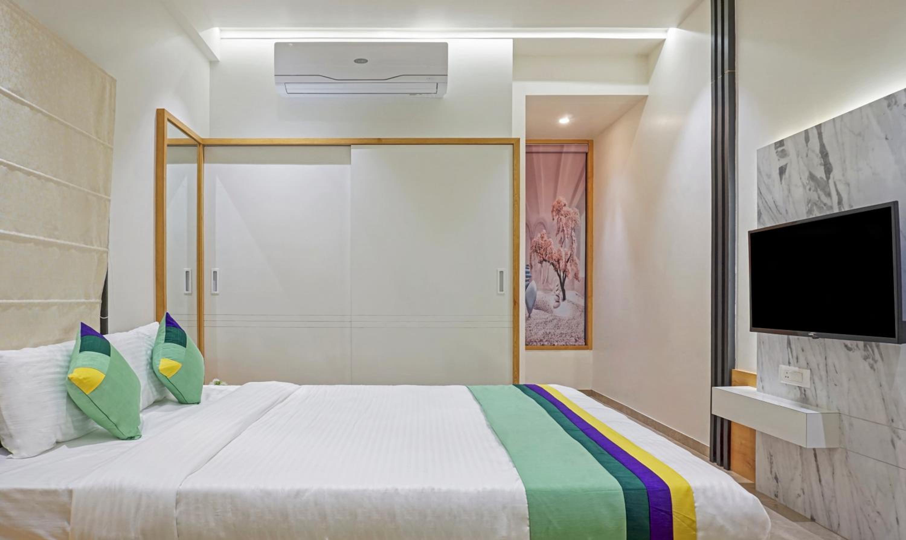 Deluxe Double Room - Photo 17