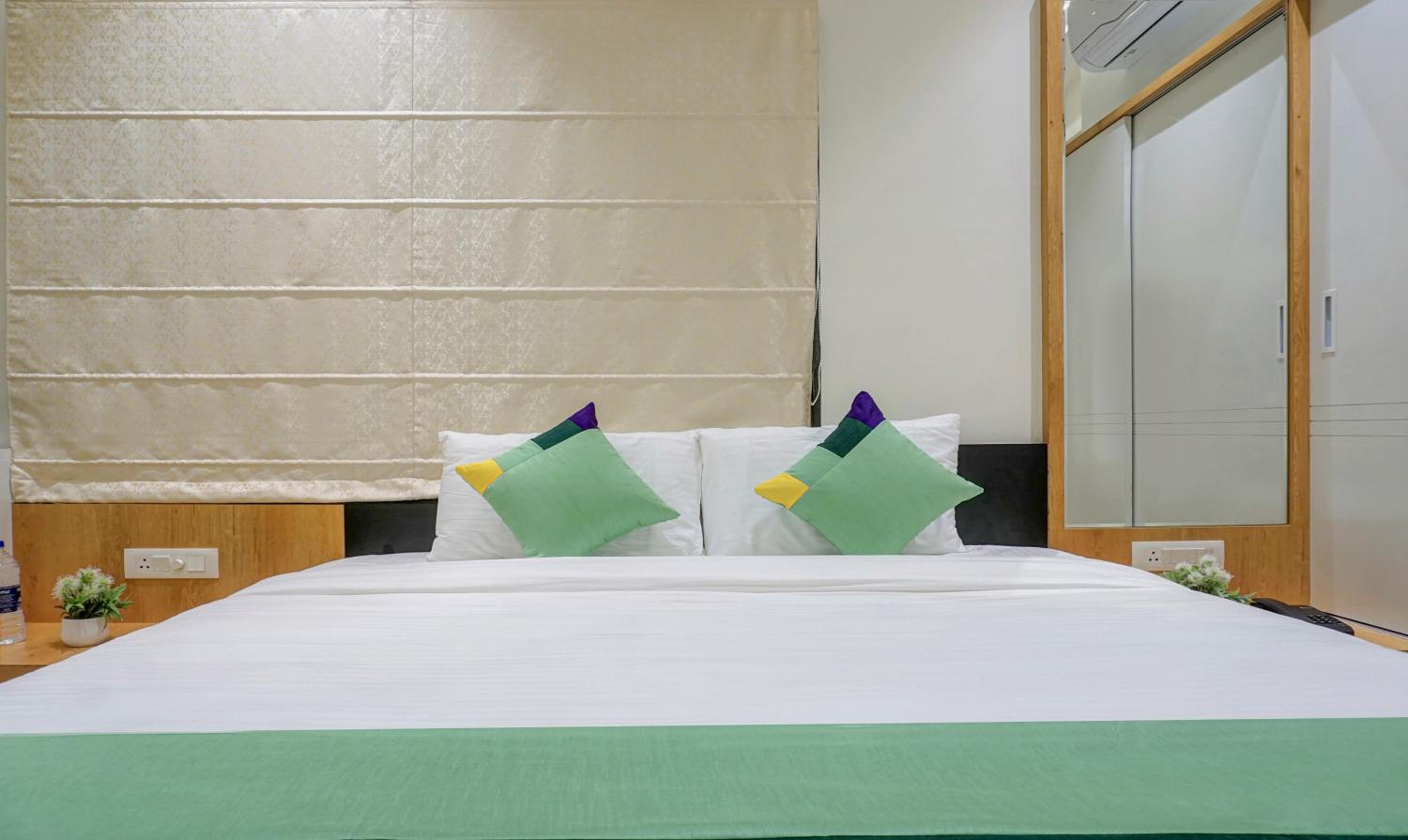Deluxe Double Room - Photo 13