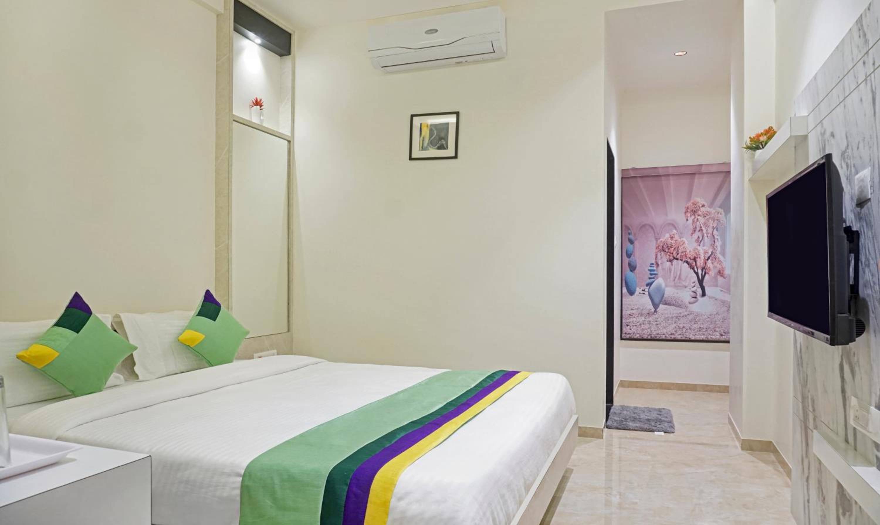 Deluxe Double Room - Photo 12