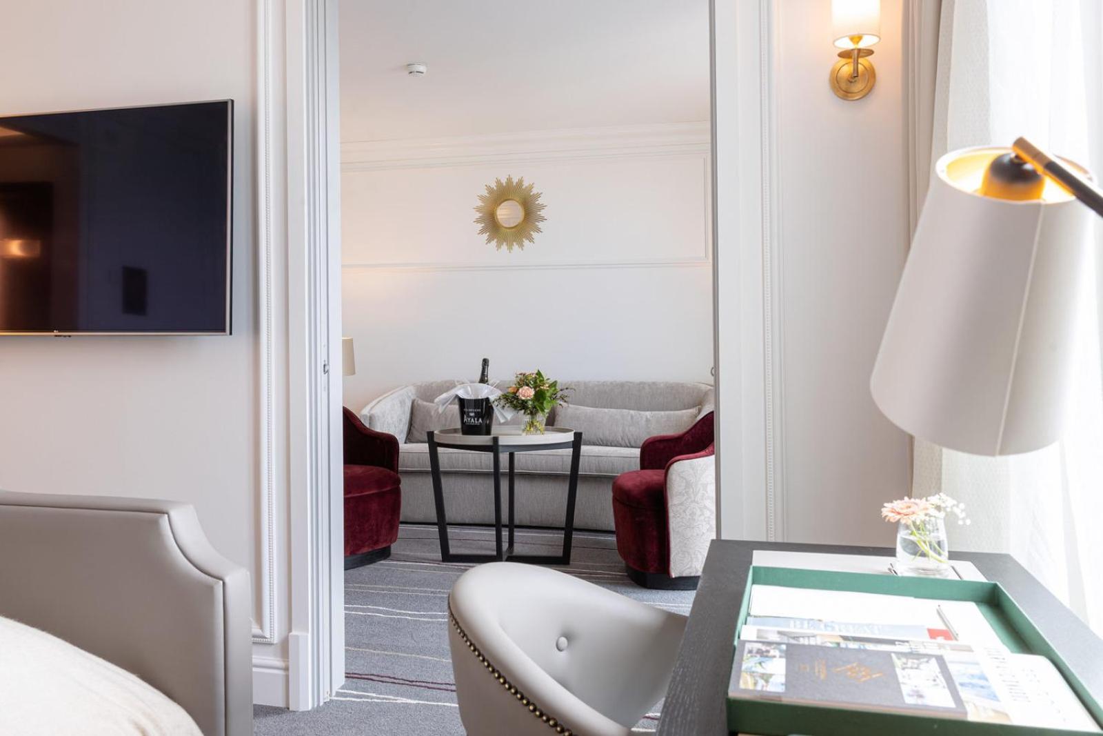 Deluxe Suite - Photo 2