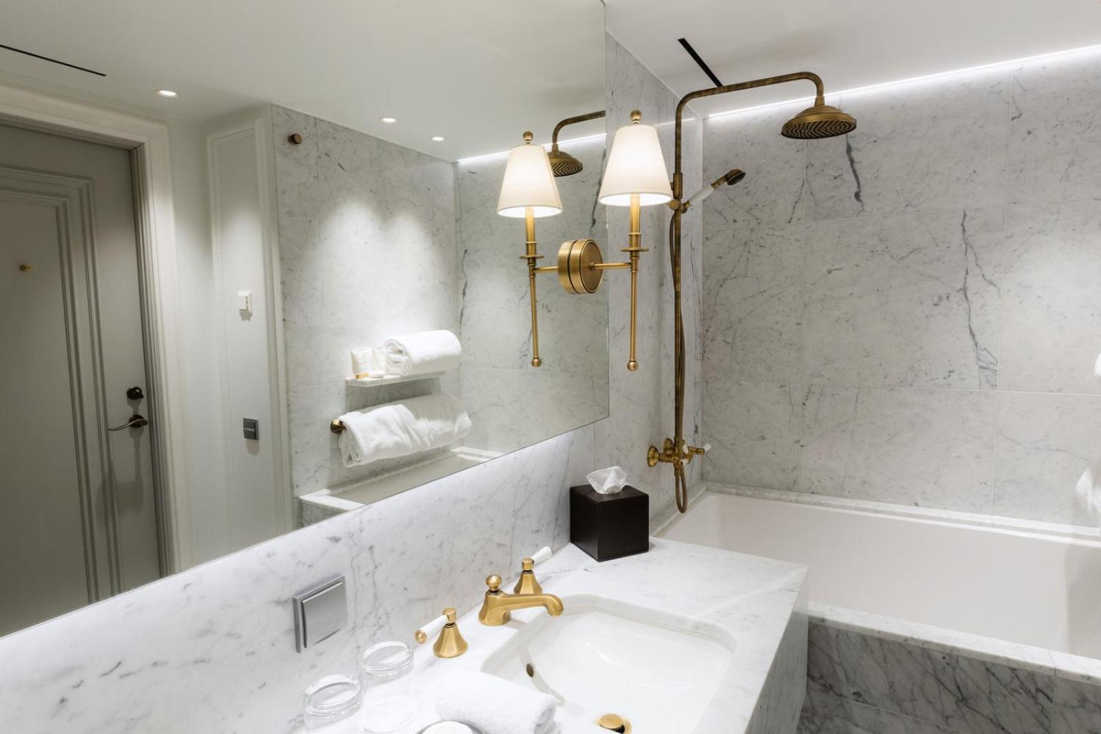 Deluxe Suite - Photo 3