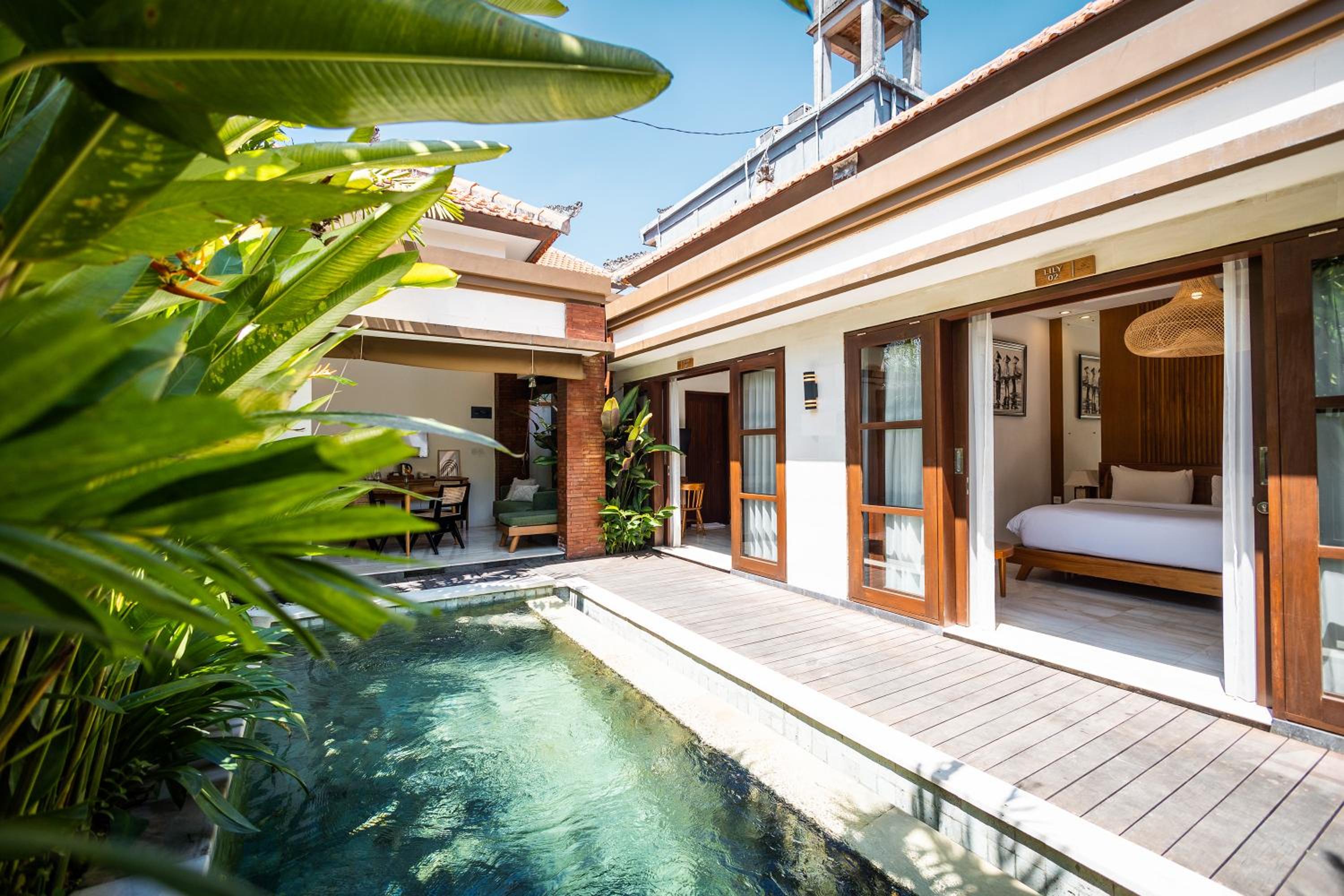 Villa with Private Pool - Photo 2