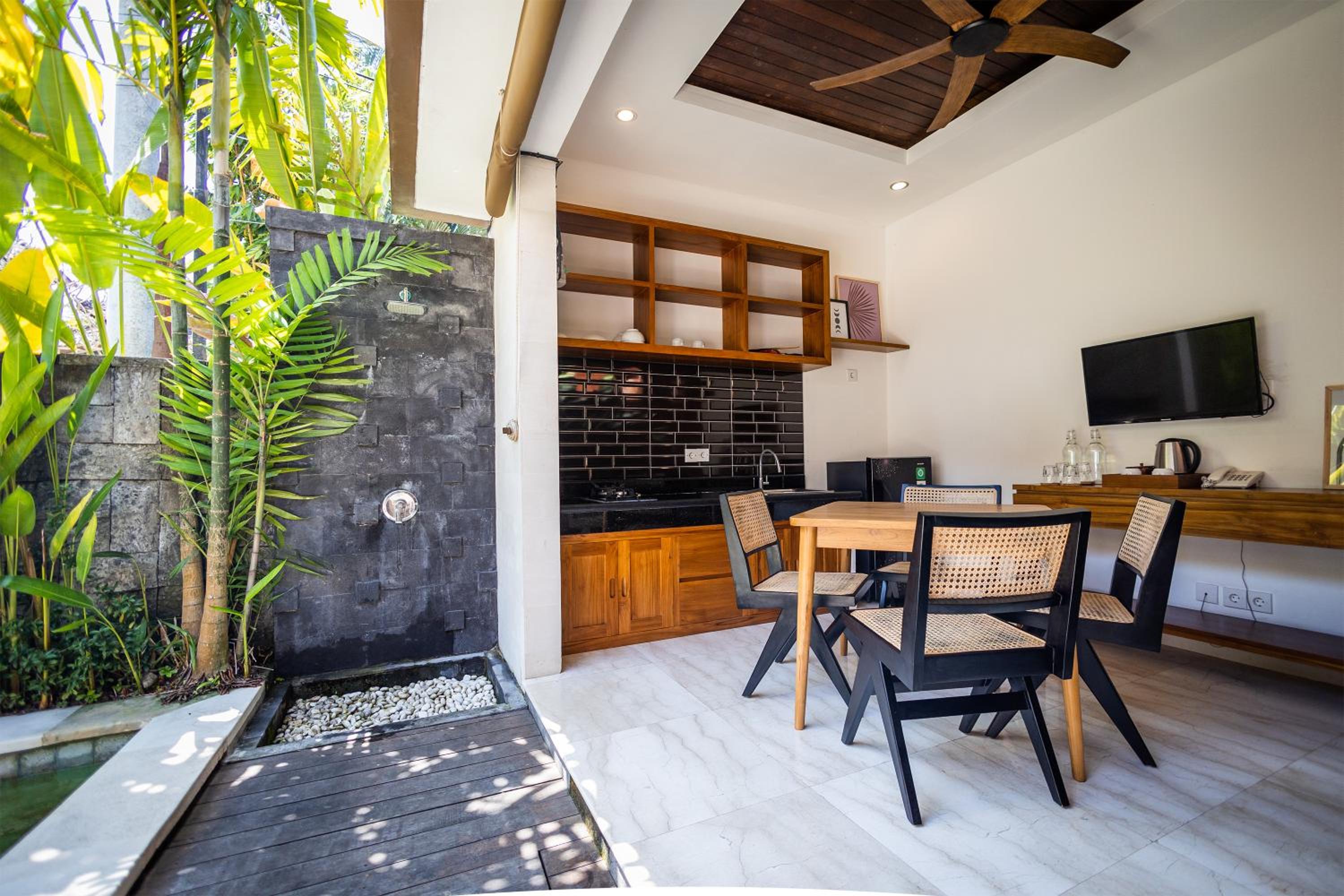 Villa with Private Pool - Photo 6