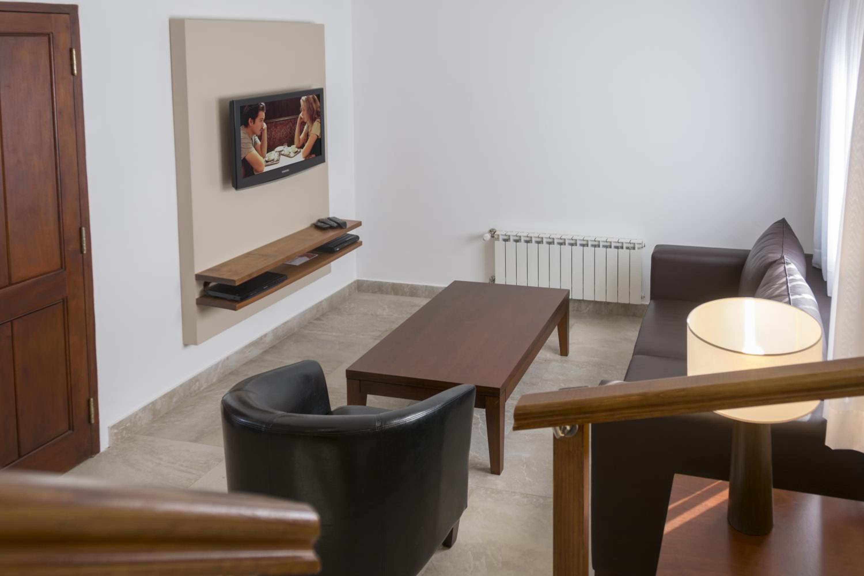 Three-Bedroom Apartment (6 Adults)