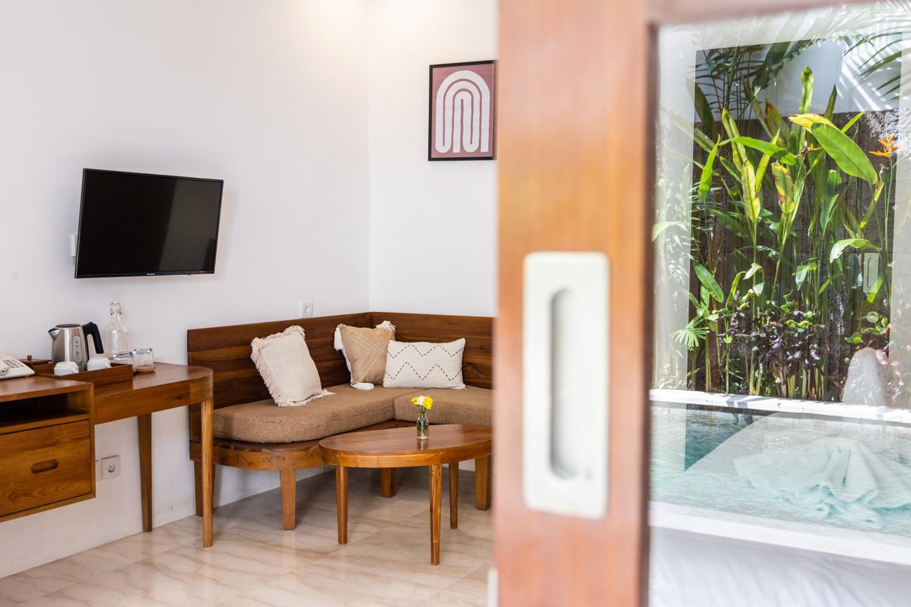 Deluxe King Room - Photo 4