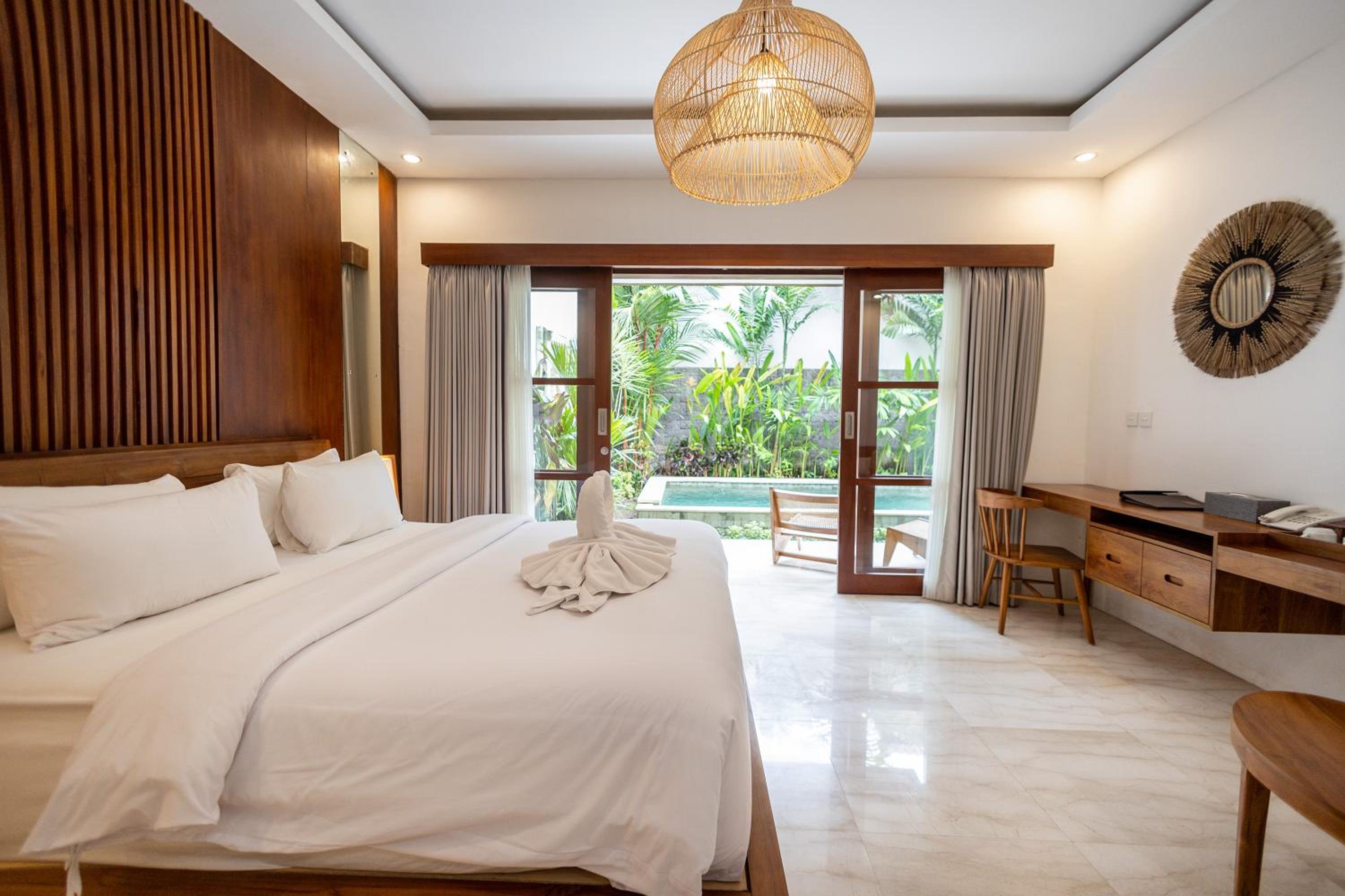Deluxe King Room - Photo 1