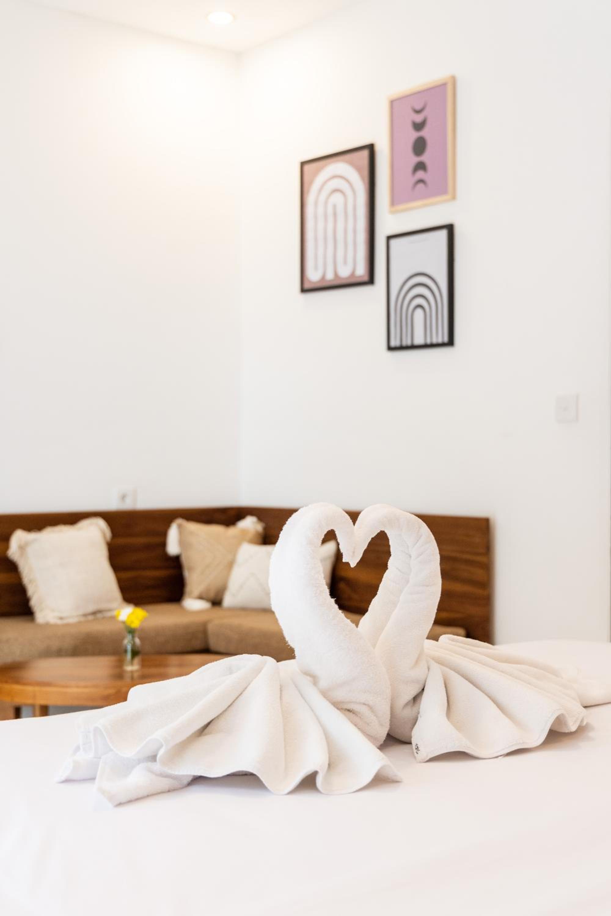 Deluxe King Room - Photo 2