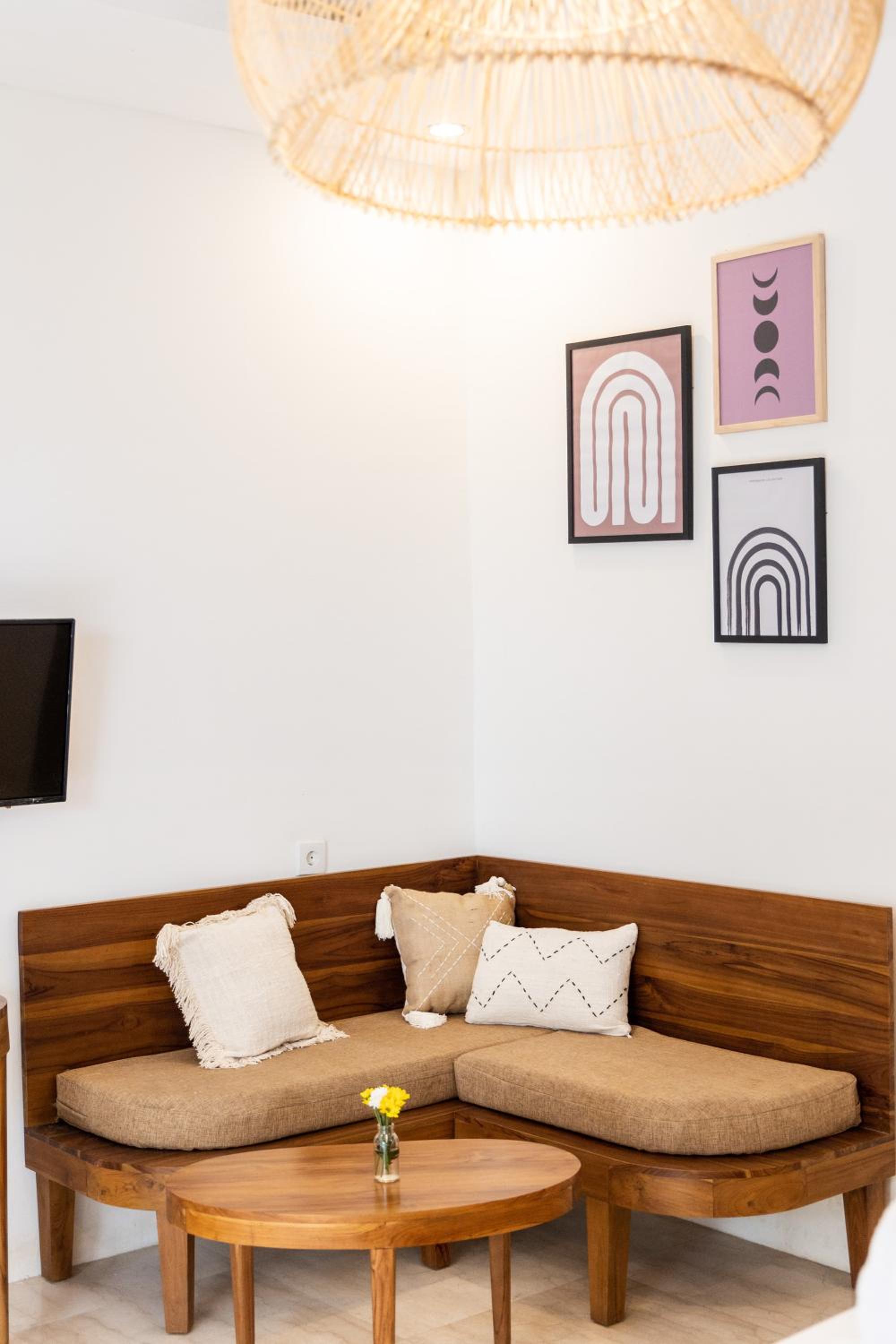 Deluxe King Room - Photo 11