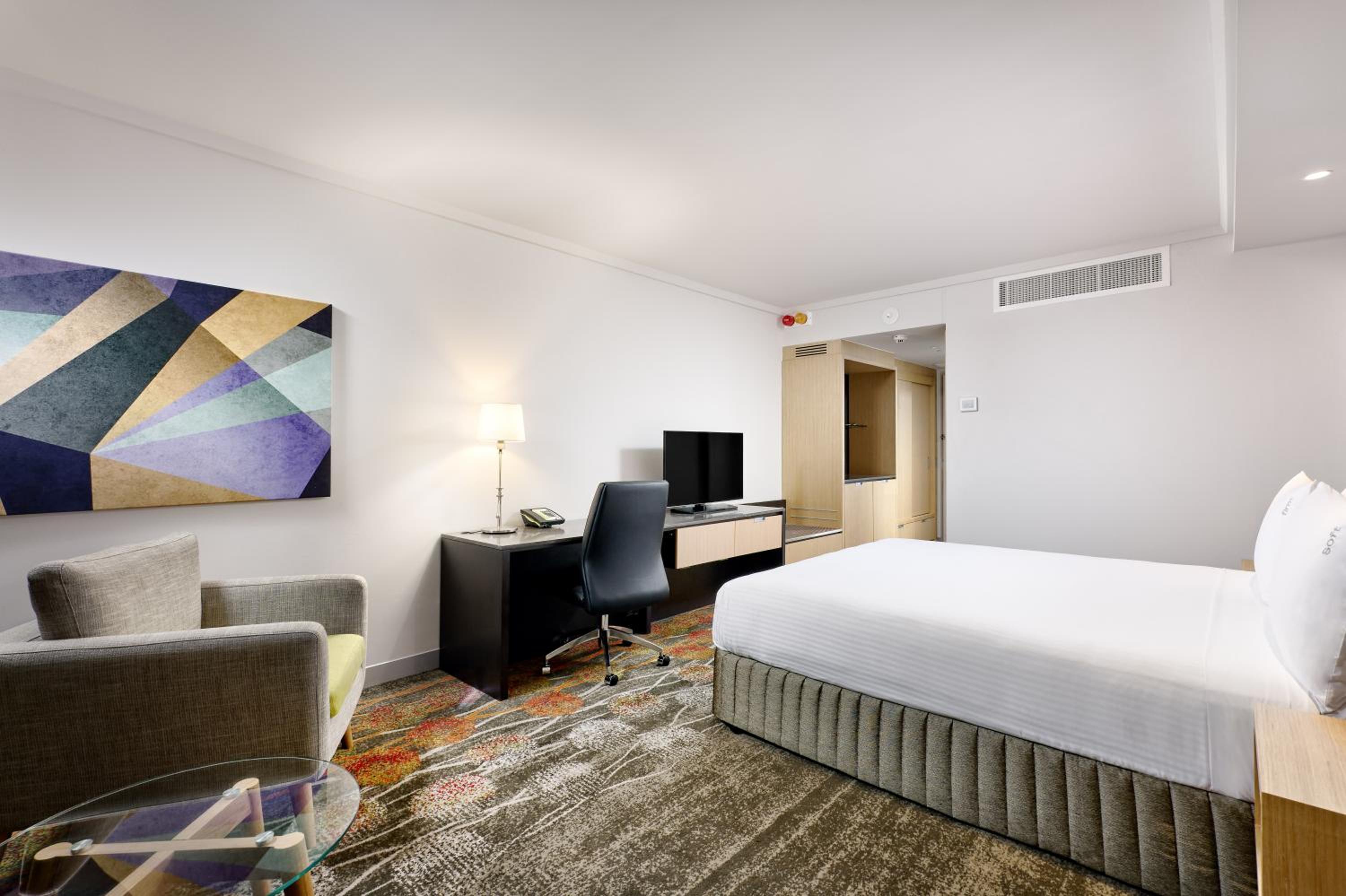 Standard King Room - Photo 11