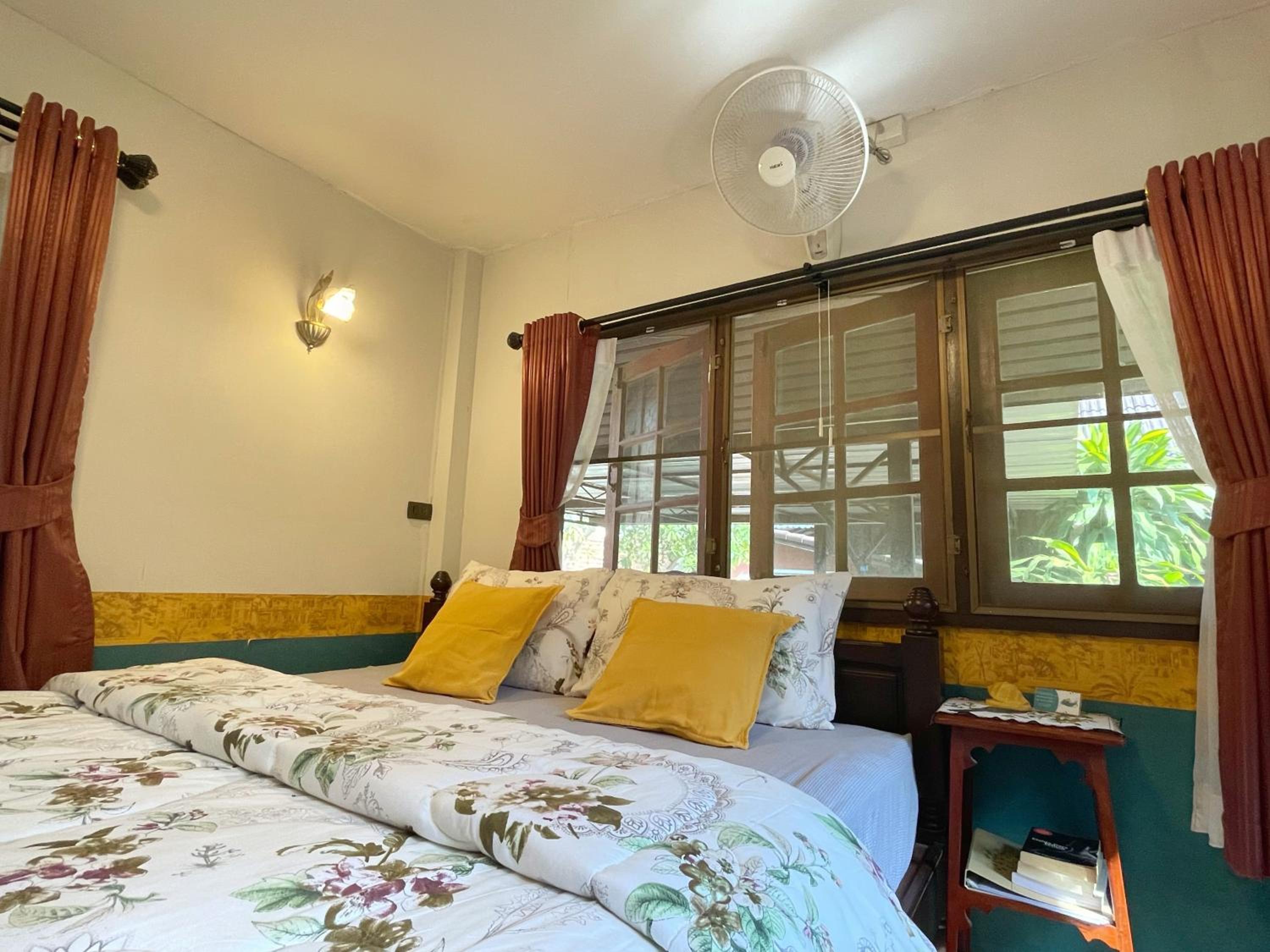 One-Bedroom Bungalow - Photo 1