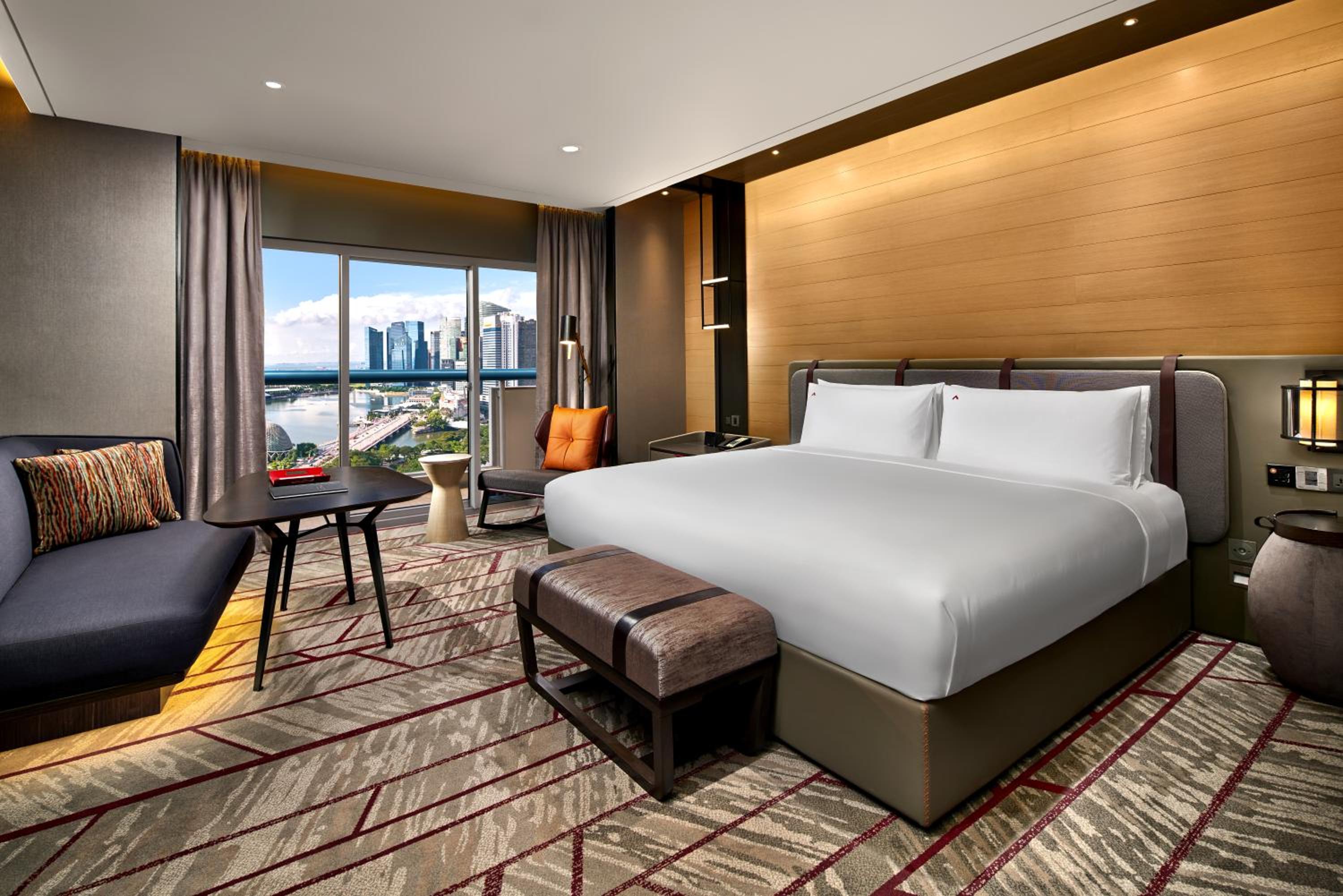 Premier Prestige King Room with Balcony and Marina Bay View thumbnail 5