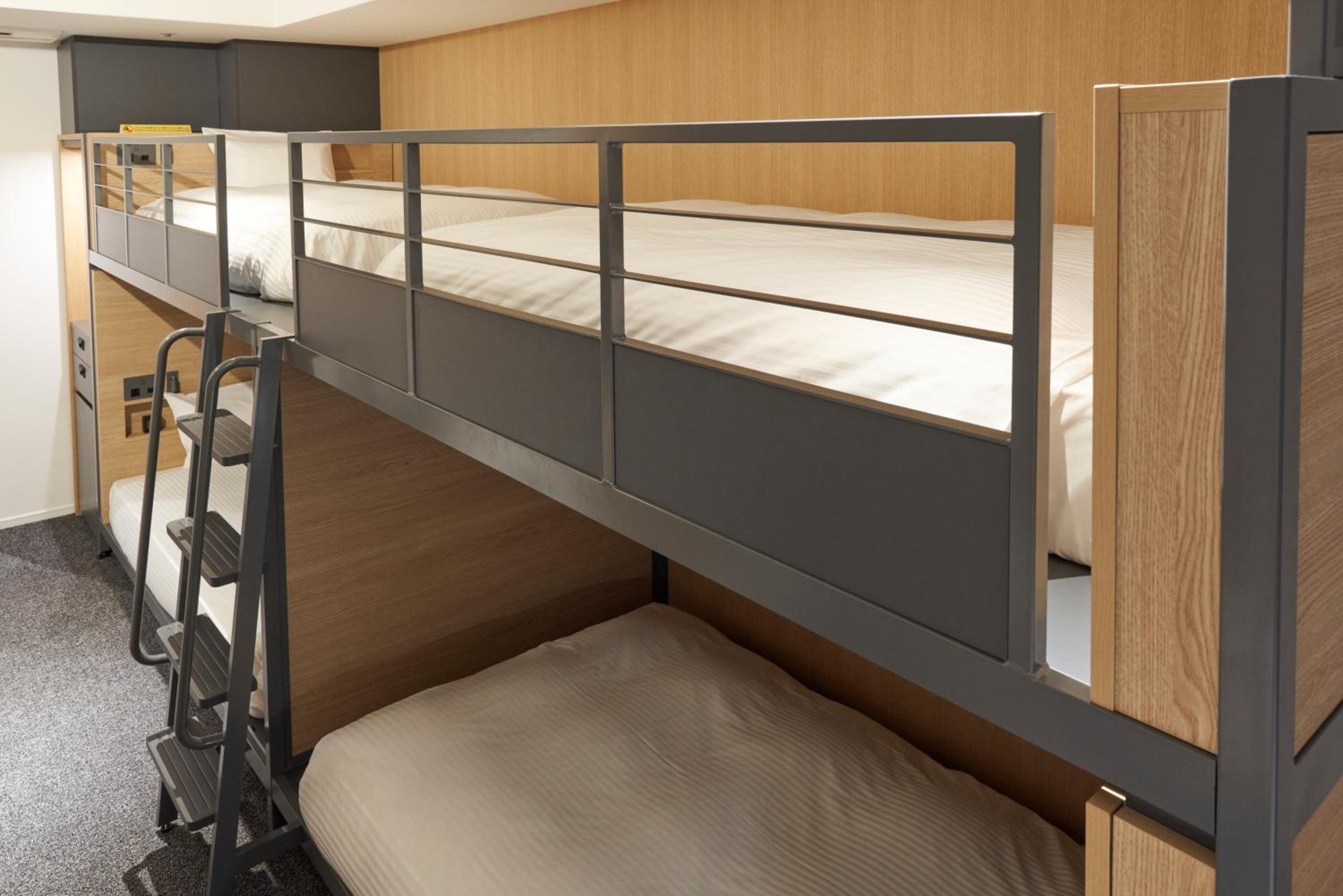 Quadruple Room with 2 Bunk Beds - Photo 14