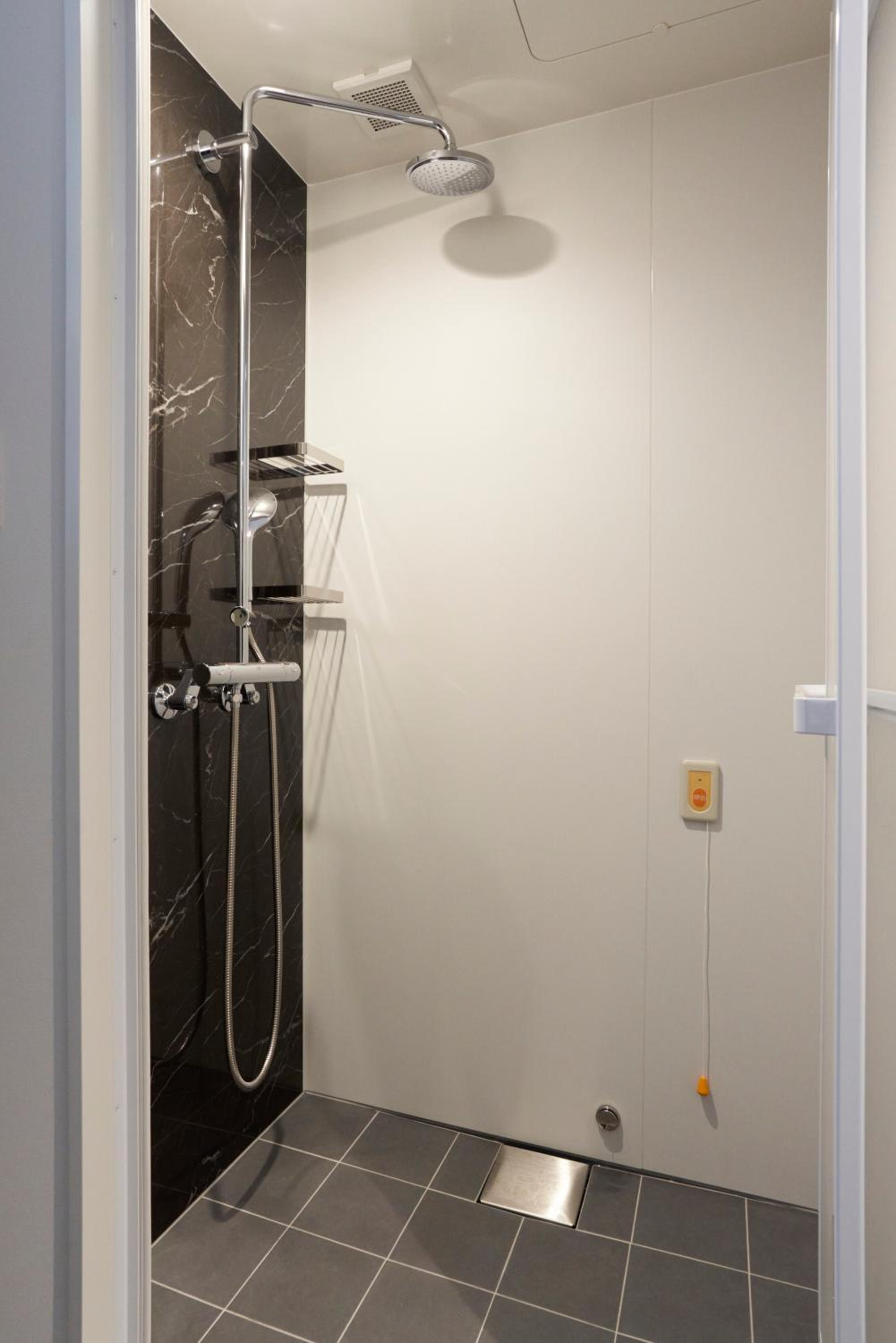 King Room - Disability Access - Photo 14