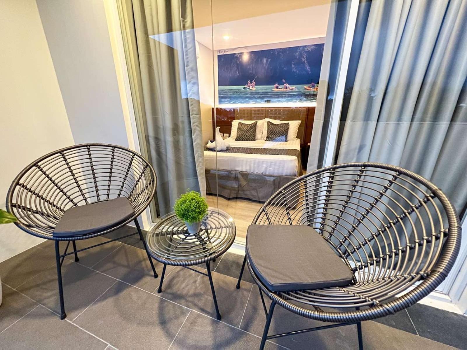 Deluxe Queen Room with Private Balcony photo 3