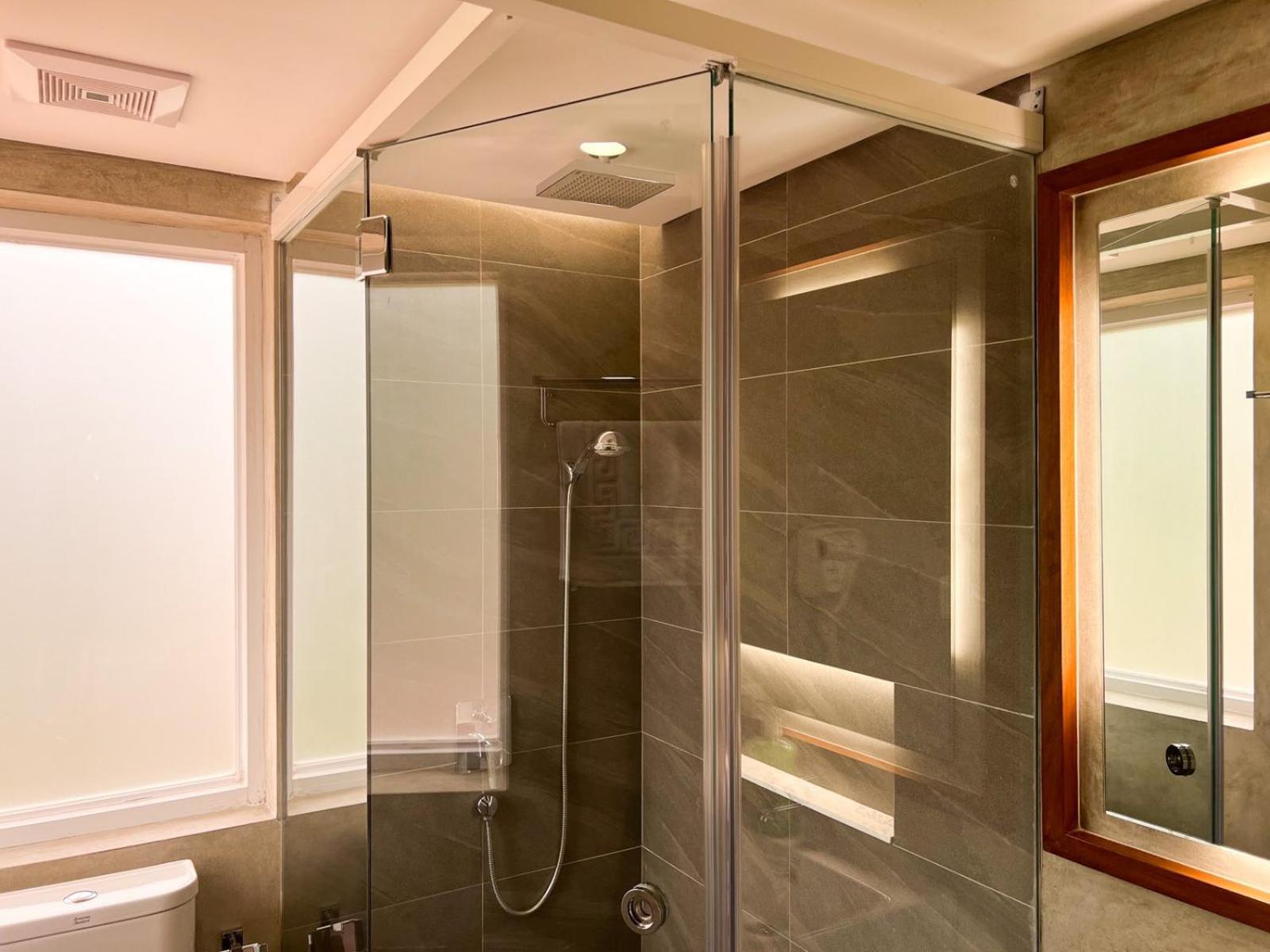 Deluxe Queen Room with Private Balcony photo 2