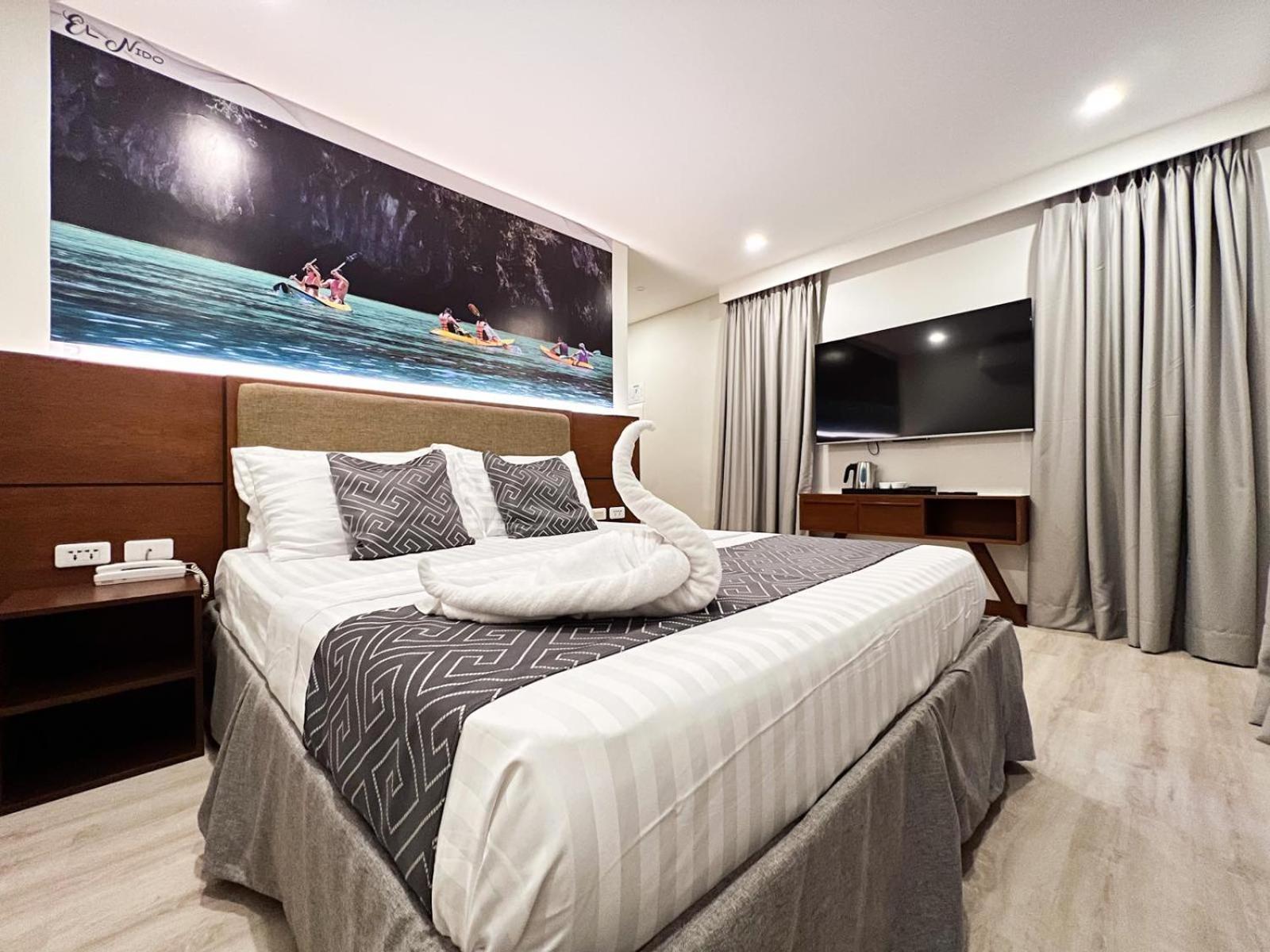 Deluxe Queen Room with Private Balcony photo 1