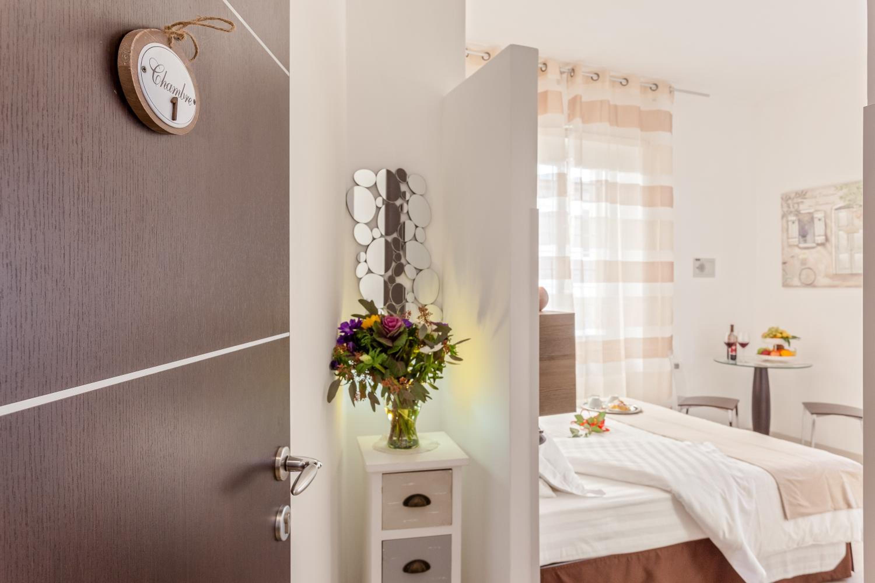 Double or Twin Room with Private Bathroom photo 2