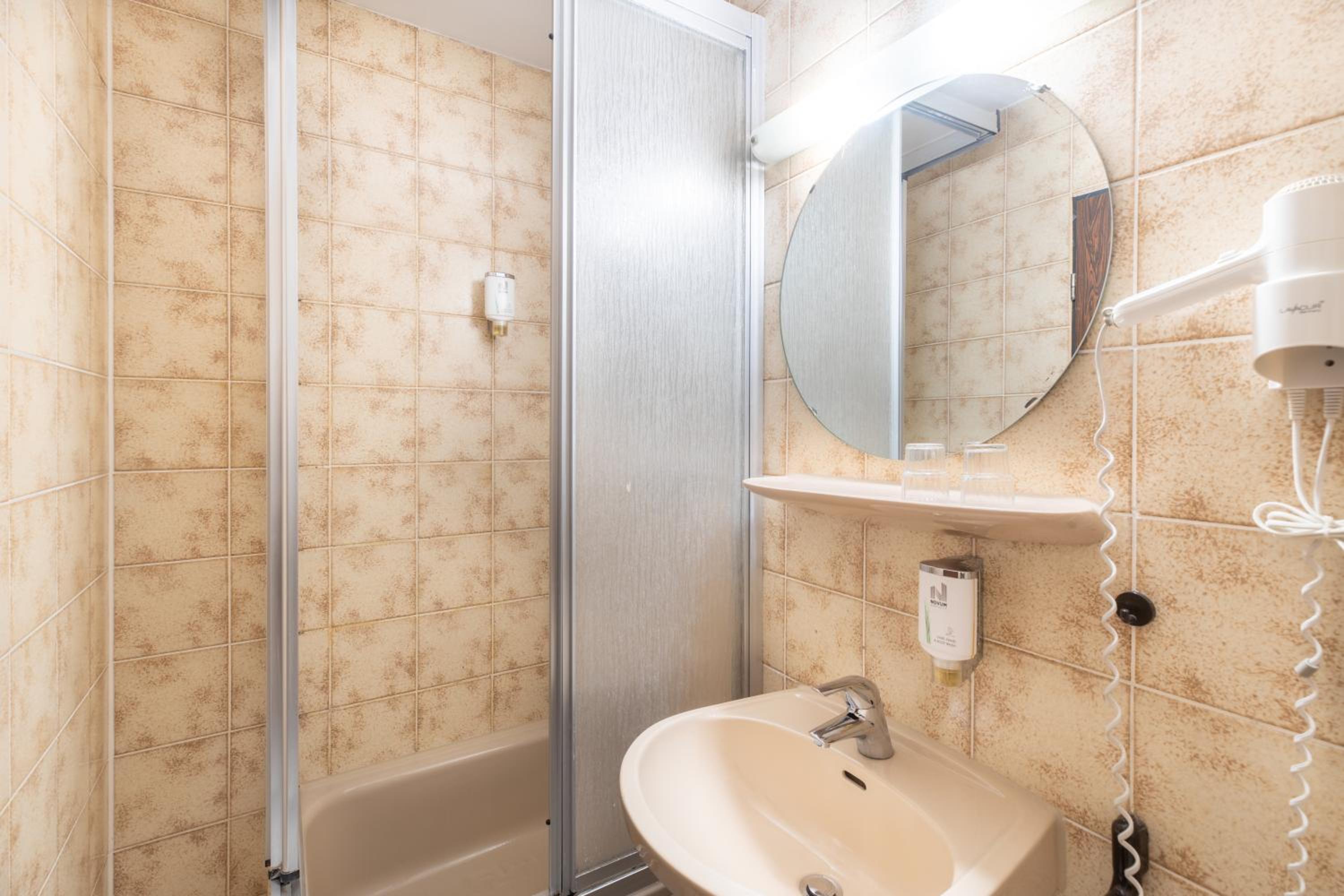 Standard Triple Room - Photo 5